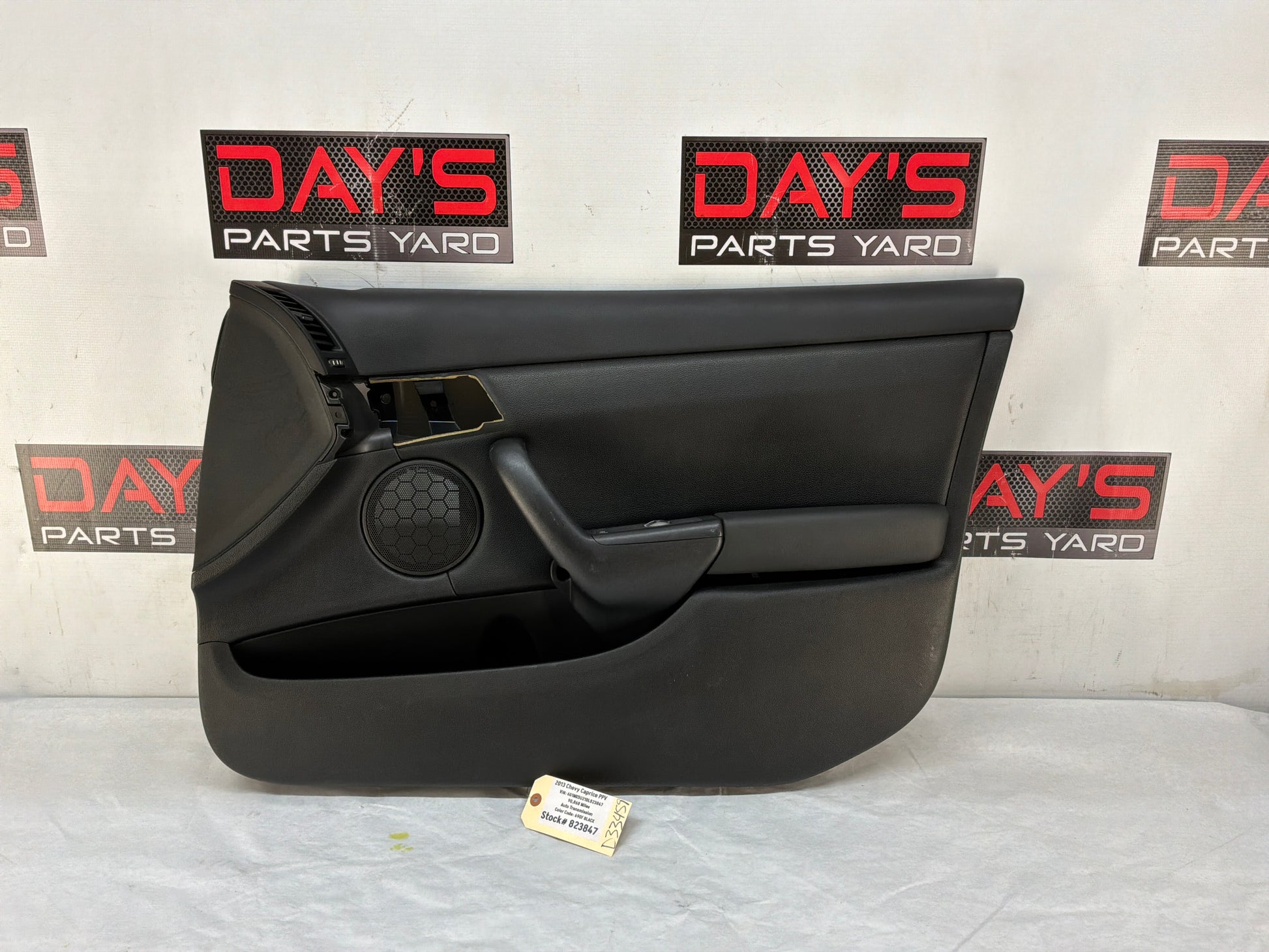2013 Chevy Caprice PPV RH Passenger Front Interior Door Panel OEM - Day's Parts Yard