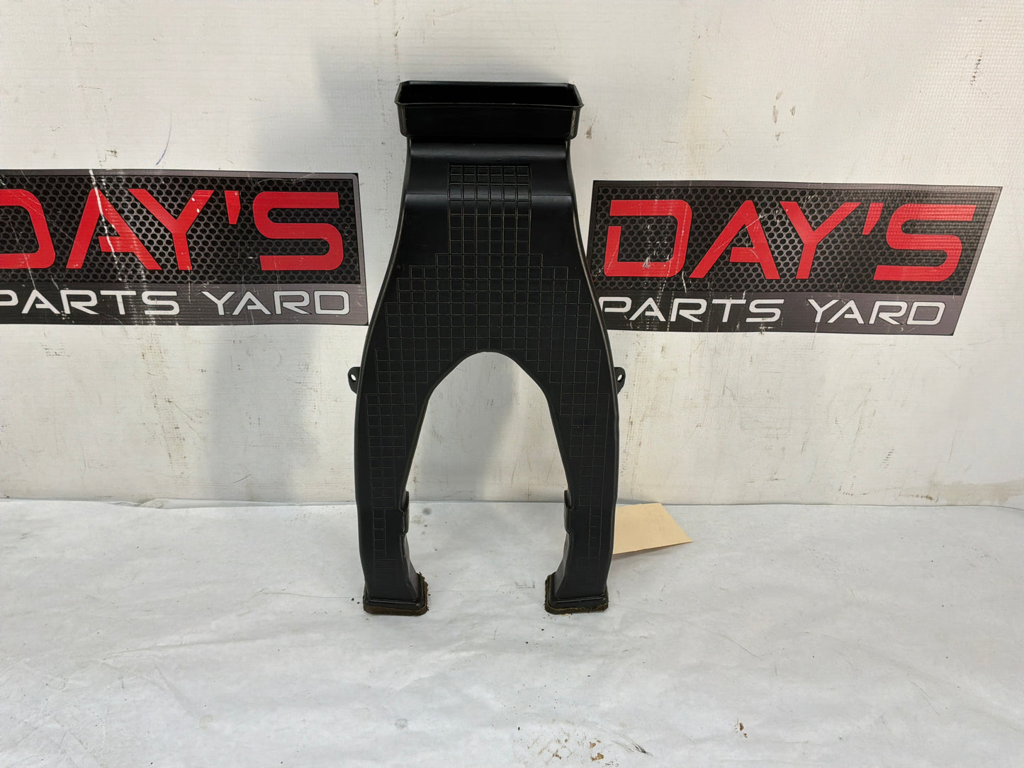 2009 Pontiac G8 GT HVAC Rear Floor Center Console Air Vent Duct OEM - Day's Parts Yard