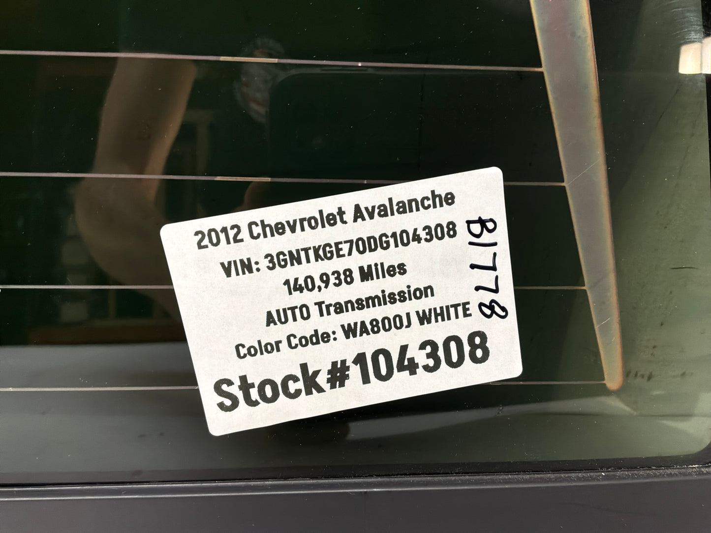 2012 Chevy Avalanche Rear Back Midgate Cargo Window Glass Panel OEM