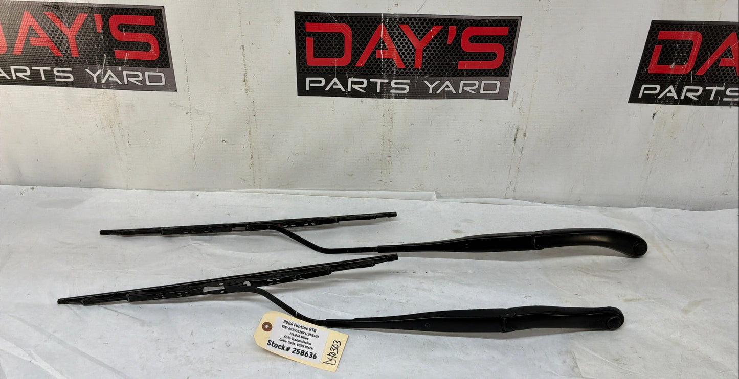 2004 Pontiac GTO RH & LH Windshield Wiper Arms OEM