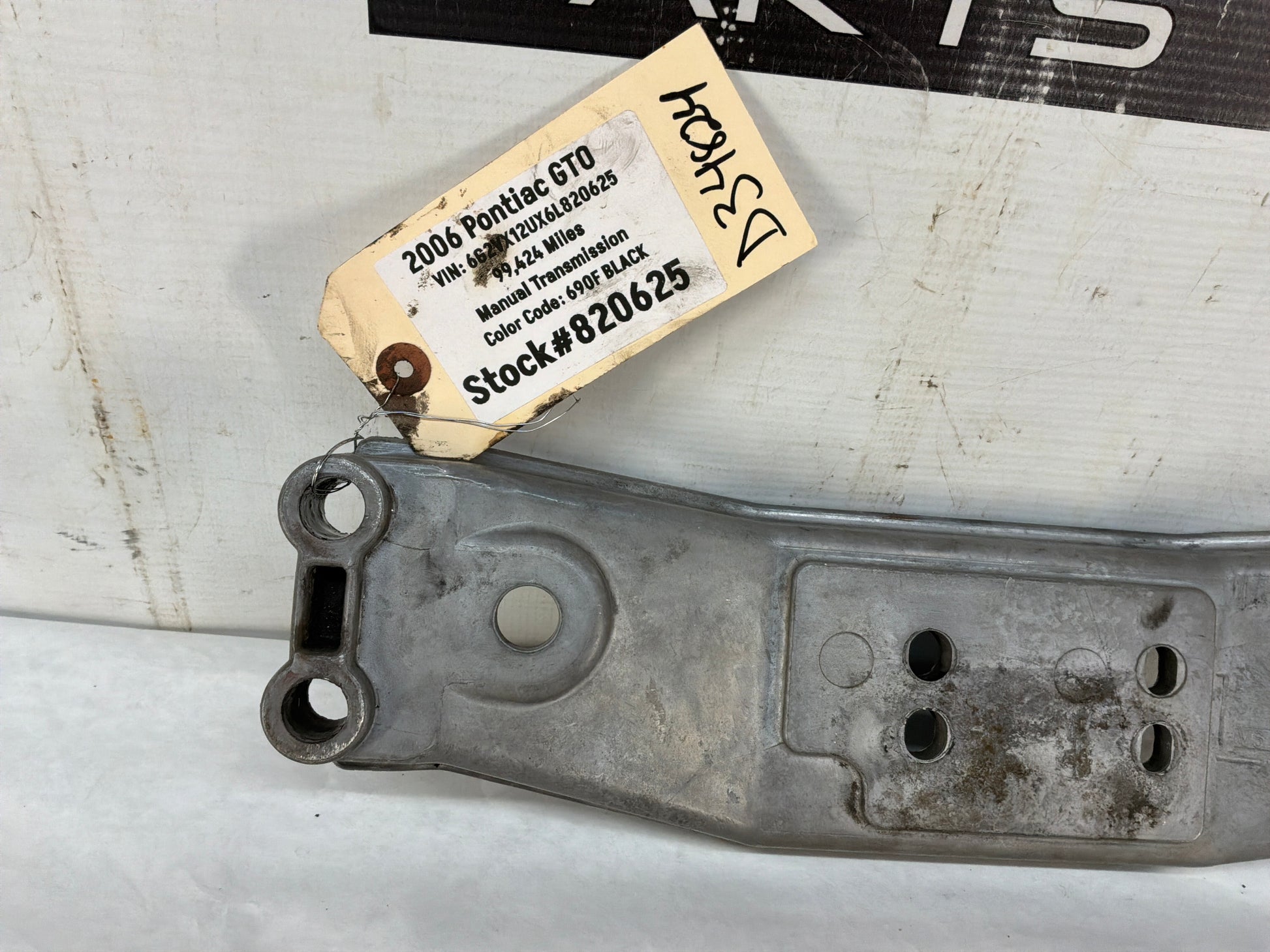 Transmission bracket - Day's Parts Yard