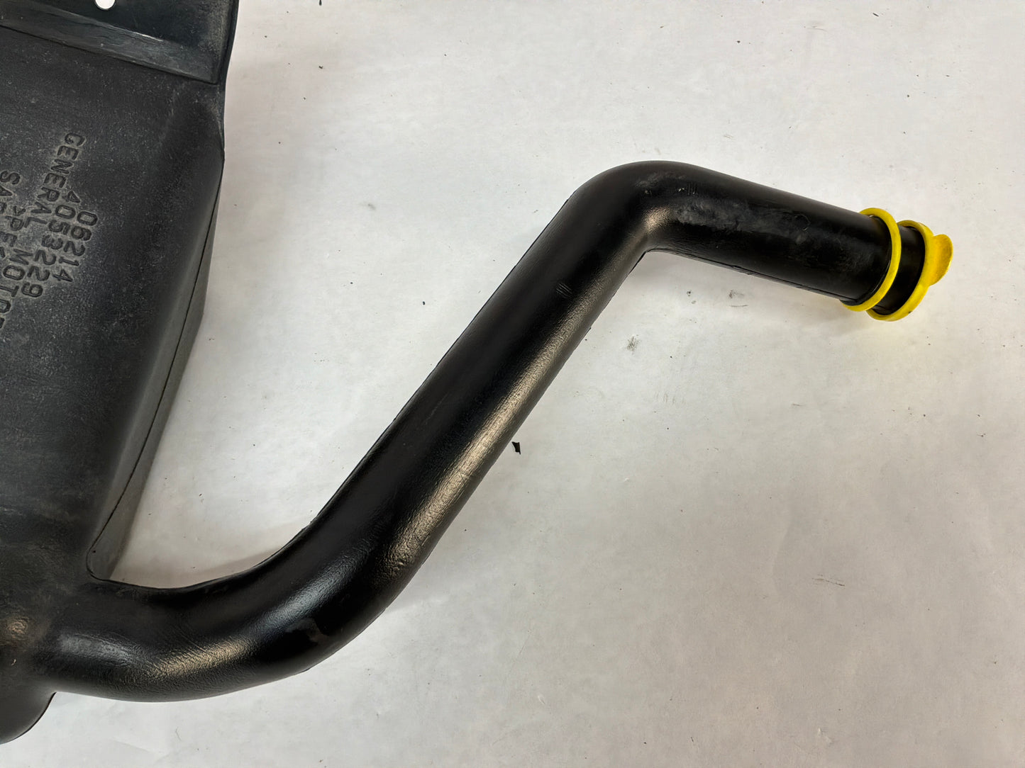 2005 Pontiac GTO Windshield Washer Pump Reservoir Tank Bottle OEM