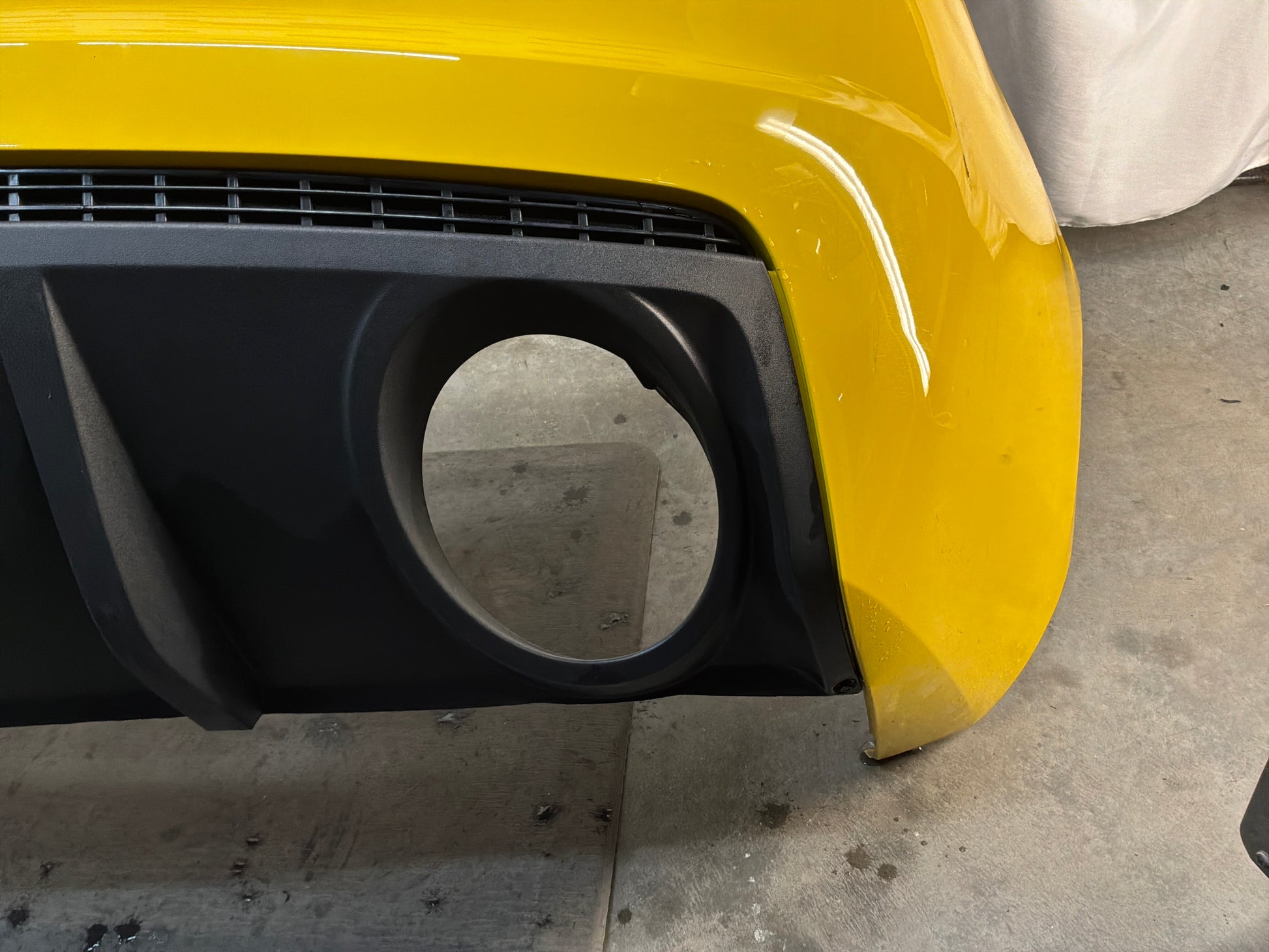 Complete rear bumper - Day's Parts Yard