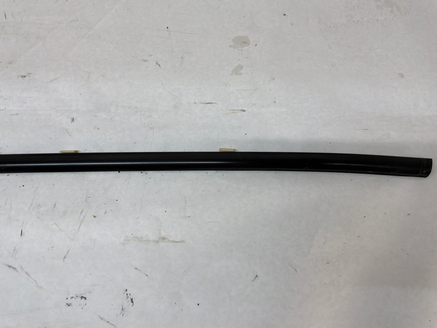 2004 Pontiac GTO LH Driver Window Door Belt Molding Weather Strip Trim OEM