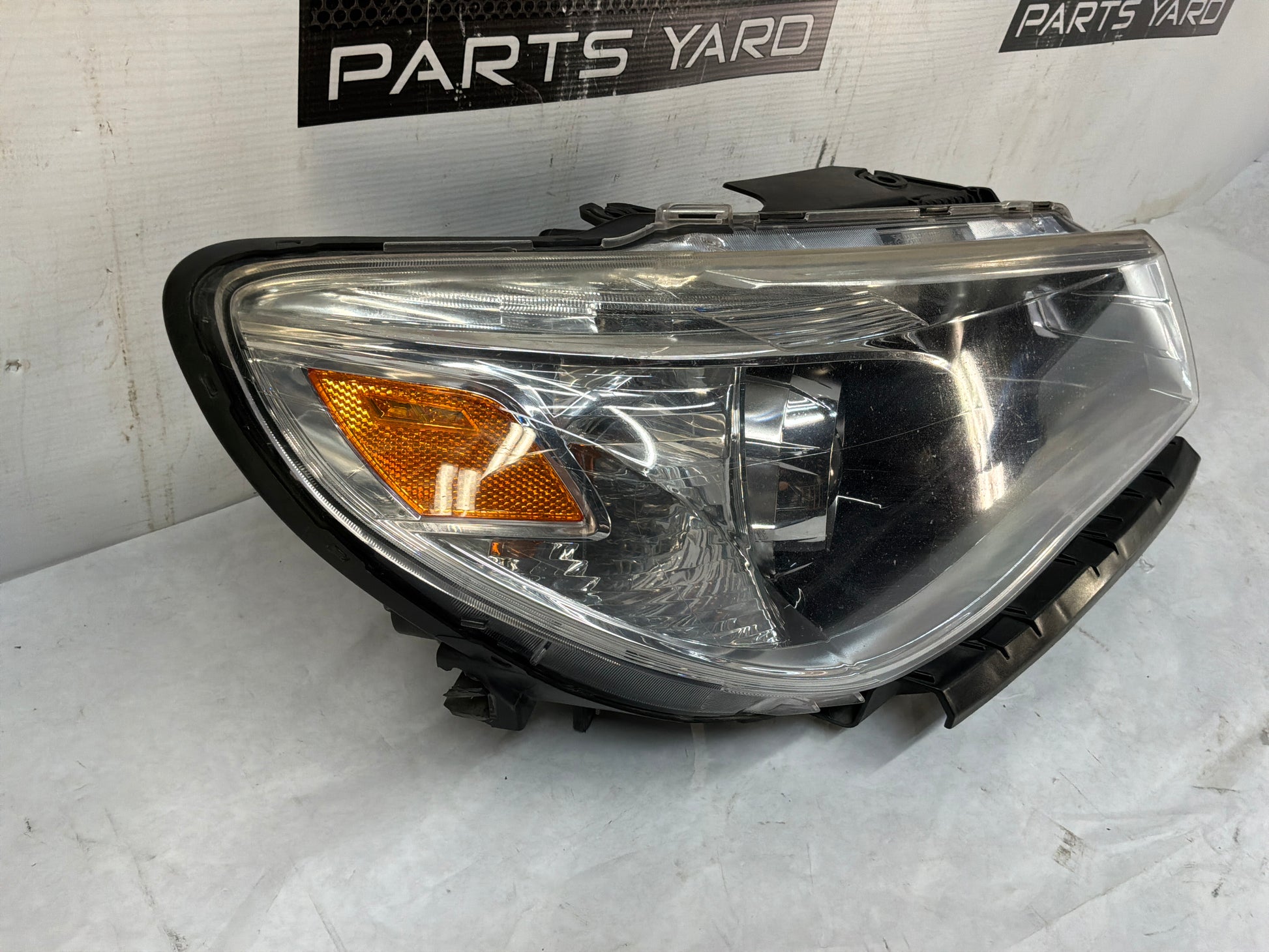 Rh headlight - Day's Parts Yard