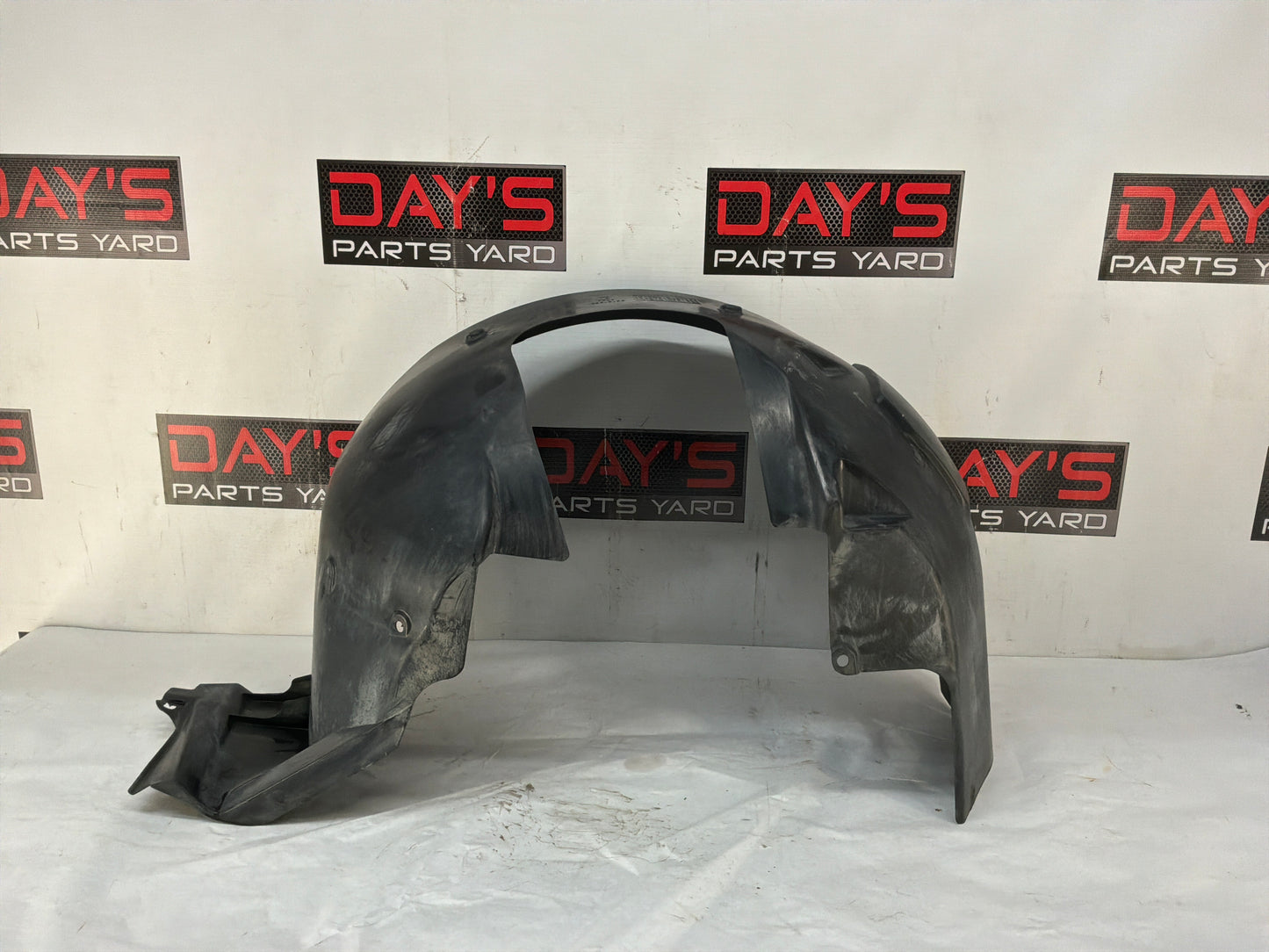 Lh front wheel liner - Day's Parts Yard