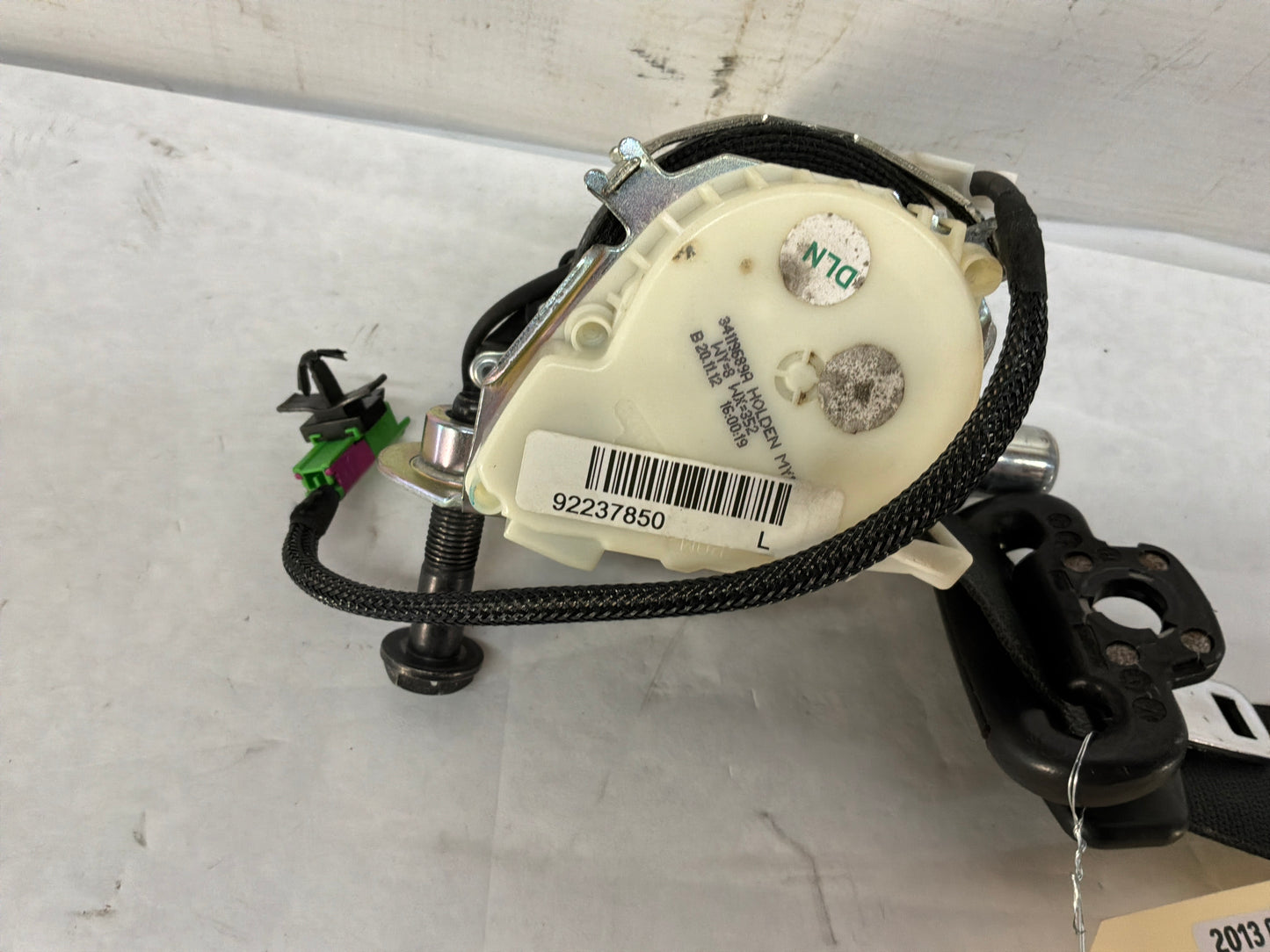 2013 Chevy Caprice PPV LH Driver Front Seat Belt Seatbelt Retractor OEM - Day's Parts Yard