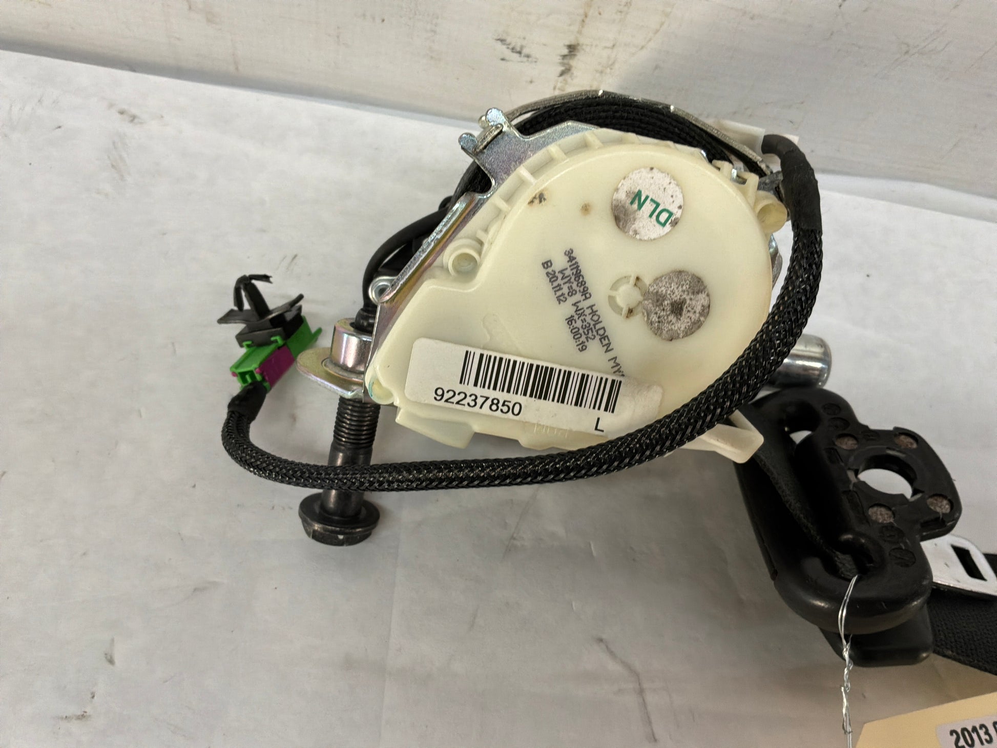 2013 Chevy Caprice PPV LH Driver Front Seat Belt Seatbelt Retractor OEM - Day's Parts Yard