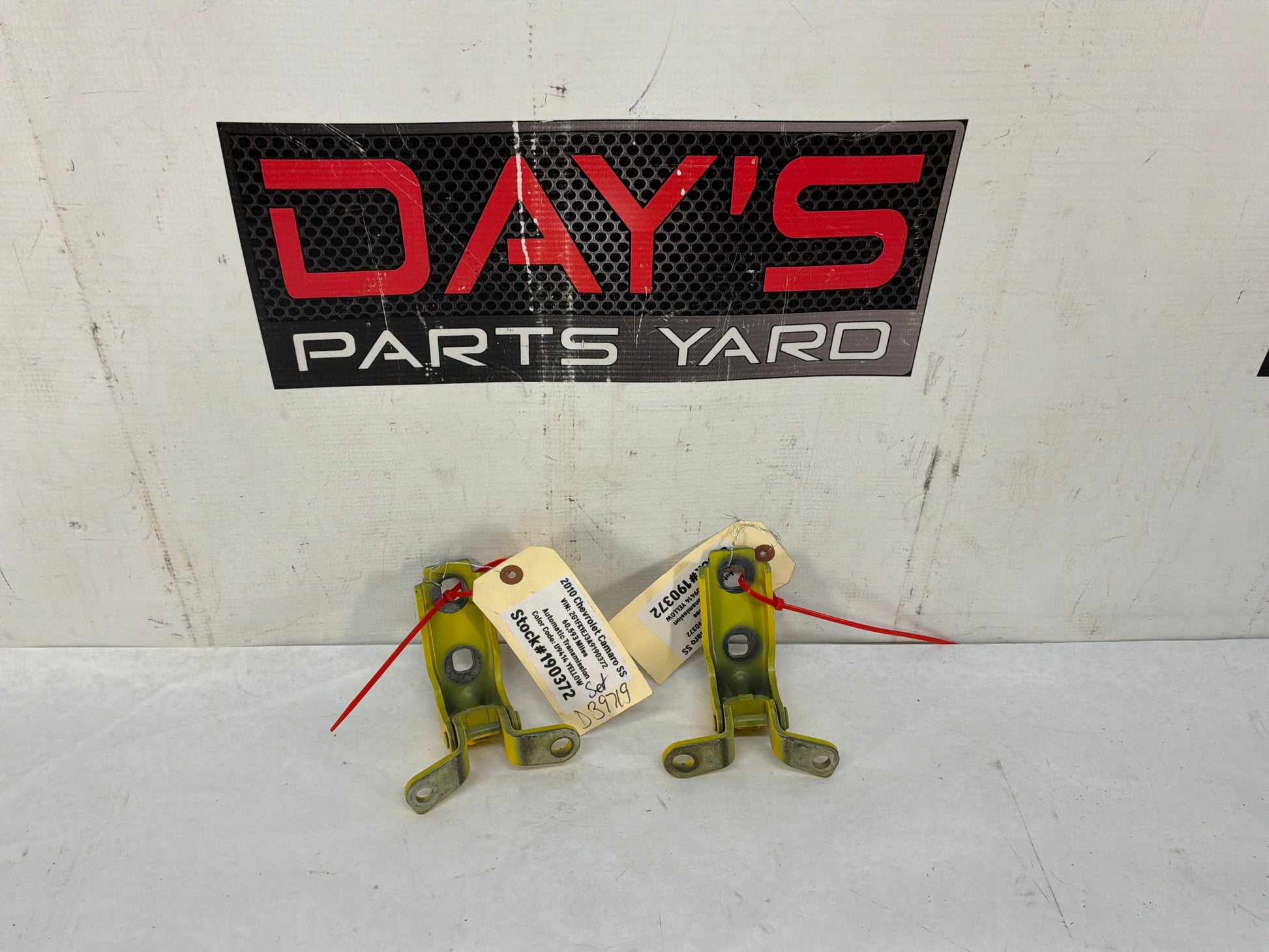 Rh door hinges - Day's Parts Yard