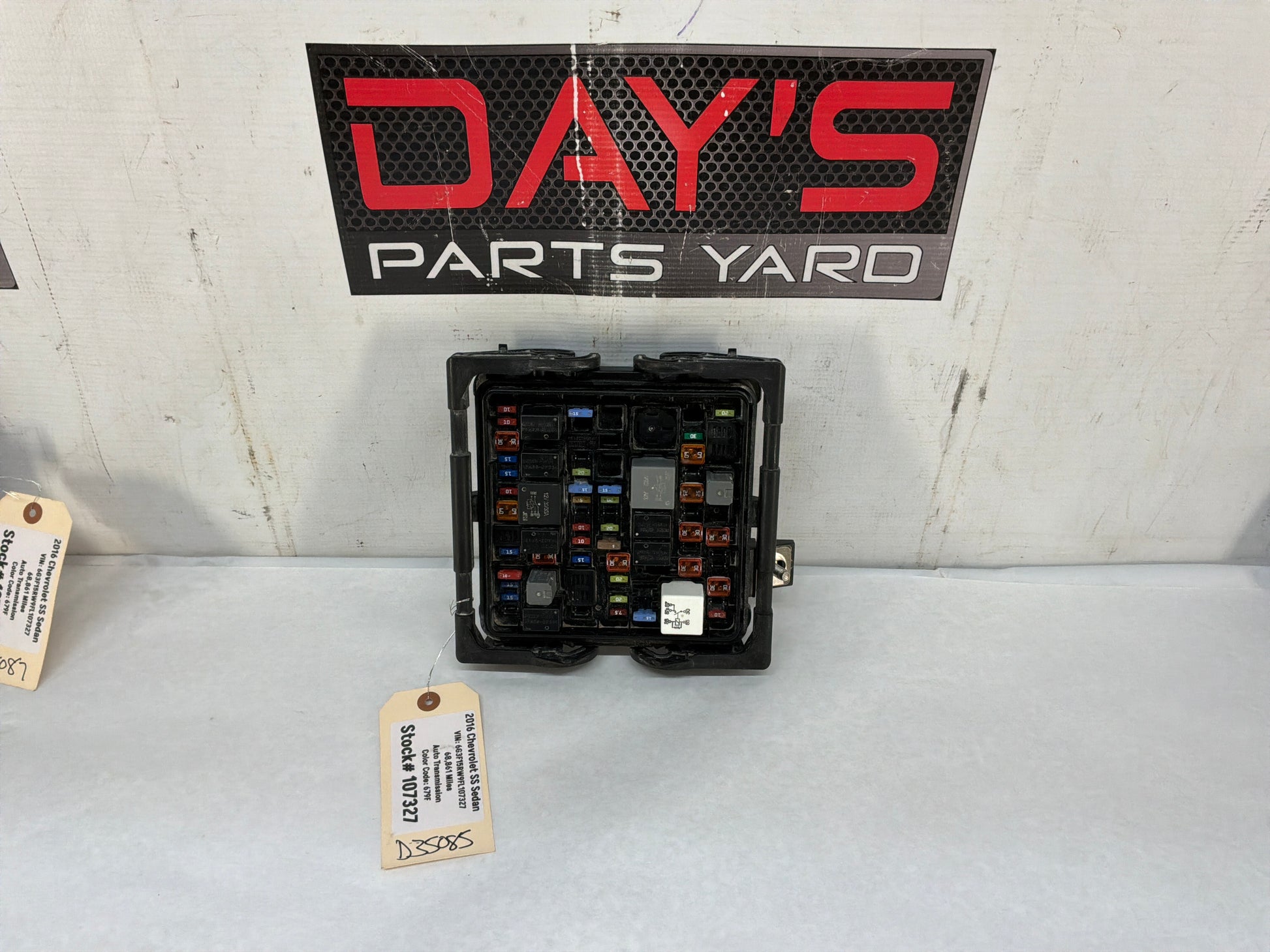 Fuse box - Day's Parts Yard