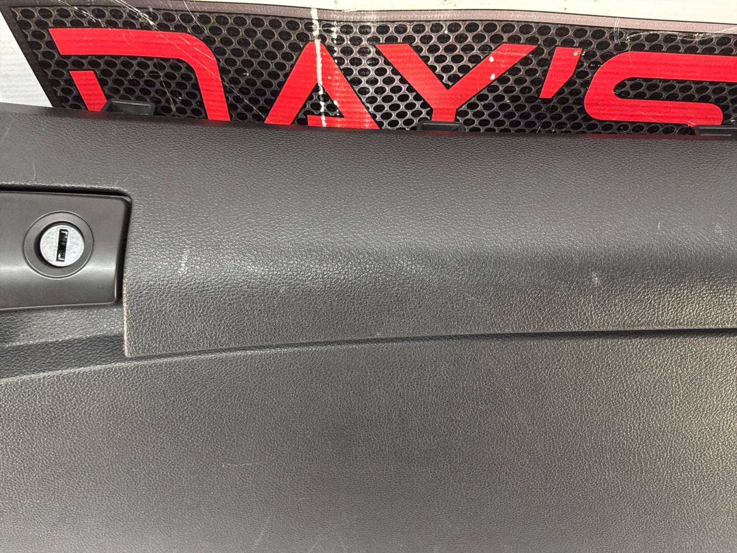 Glove box - Day's Parts Yard