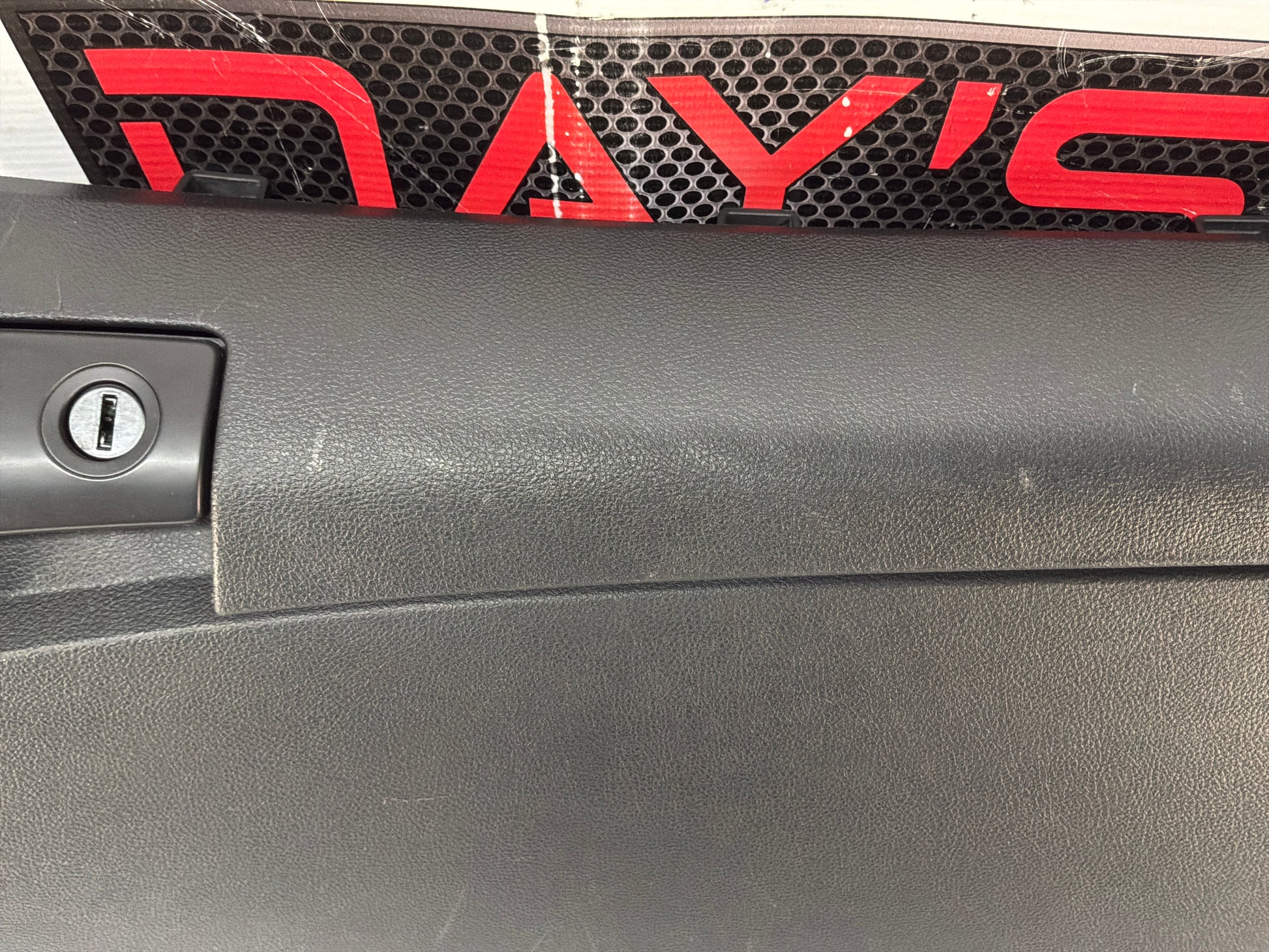 Glove box - Day's Parts Yard