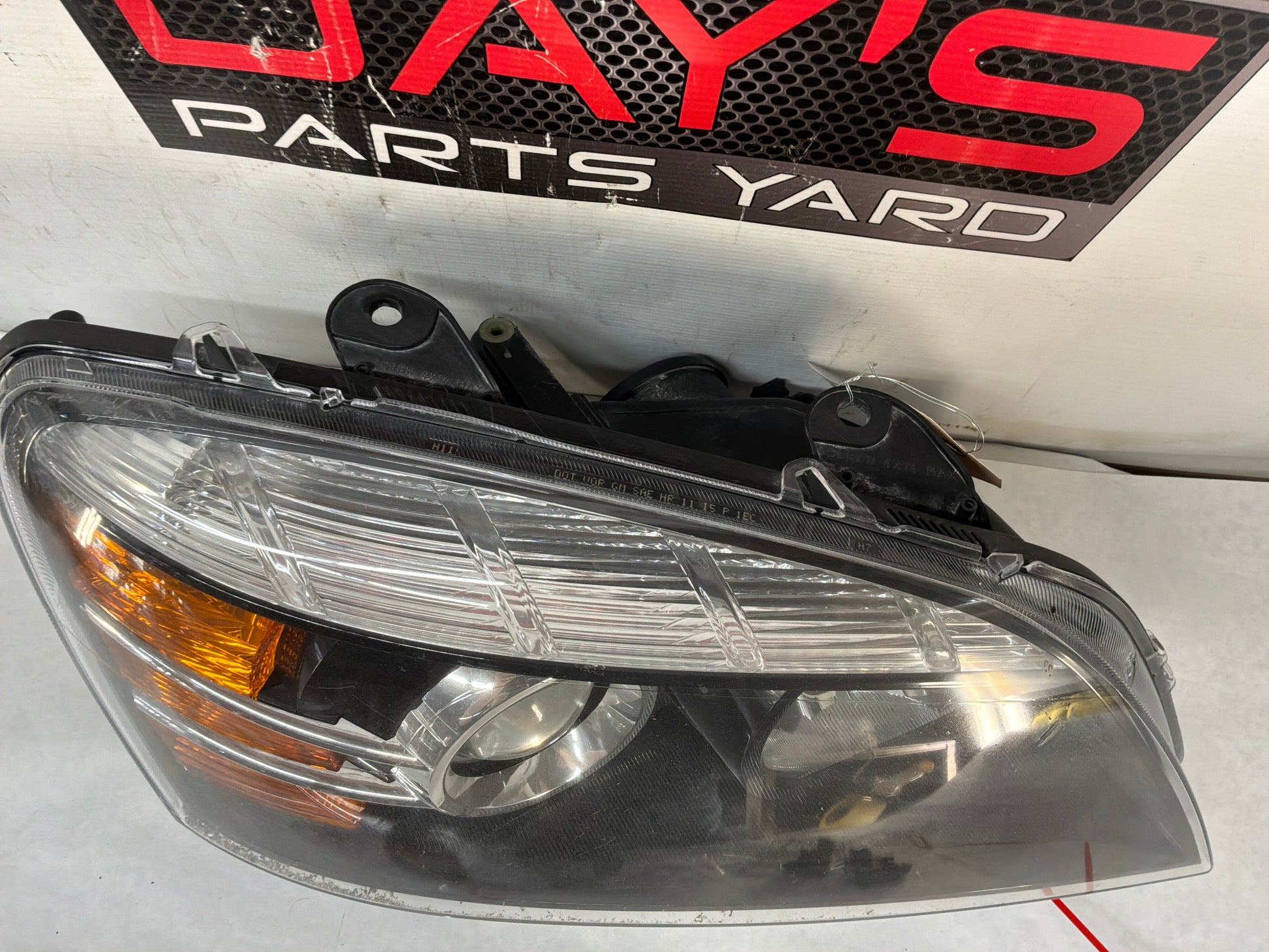 Rh headlight - Day's Parts Yard