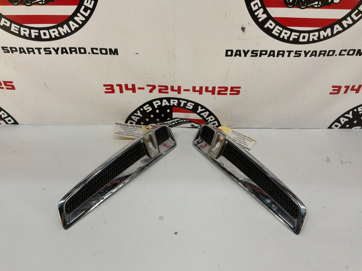 2014 Chevy SS Sedan RH & LH Fender Side Marker Lights Lamps OEM