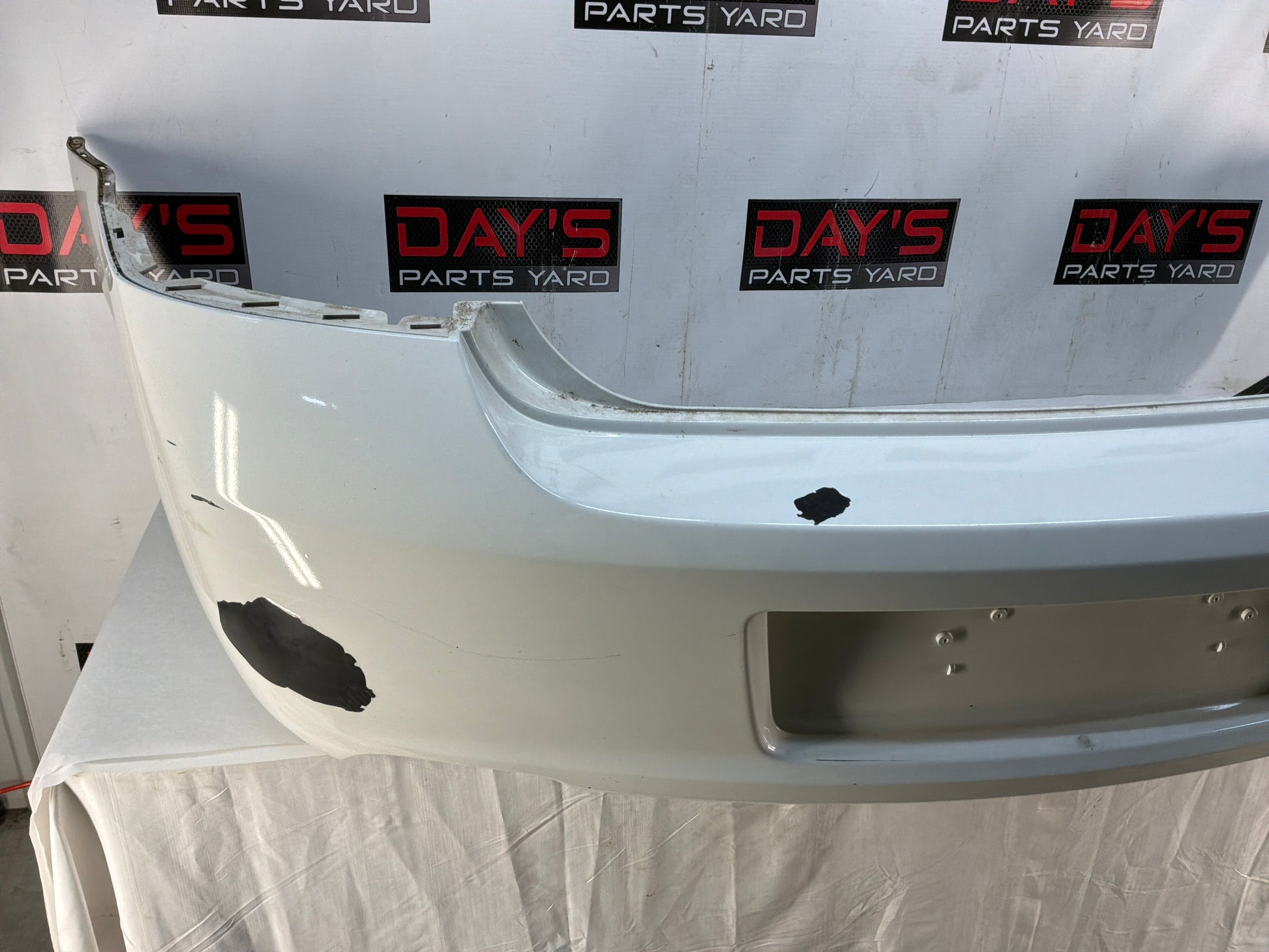 Rear bumper - Day's Parts Yard