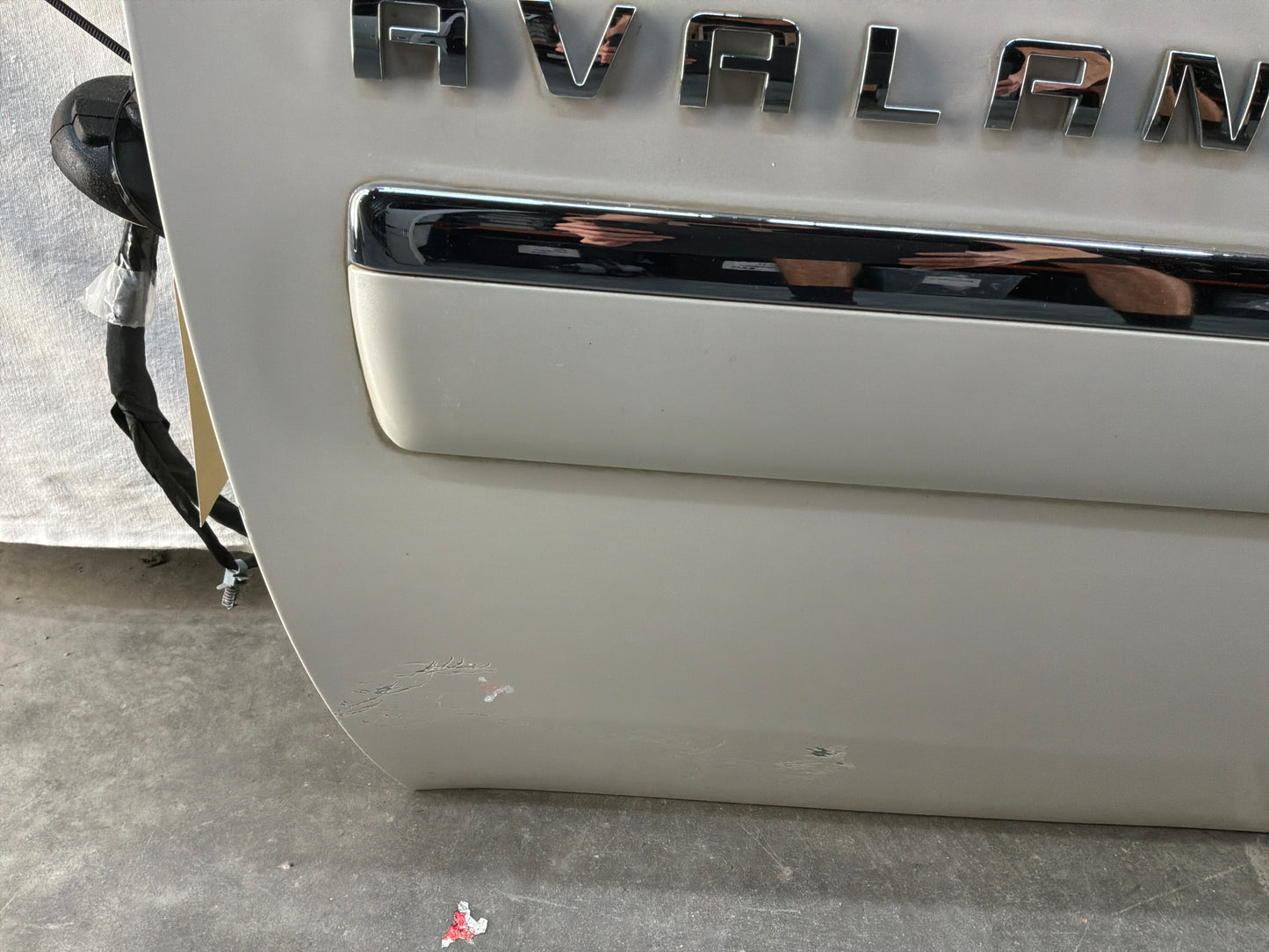 2012 Chevy Avalanche LH Driver Front Exterior Door White Assembly OEM