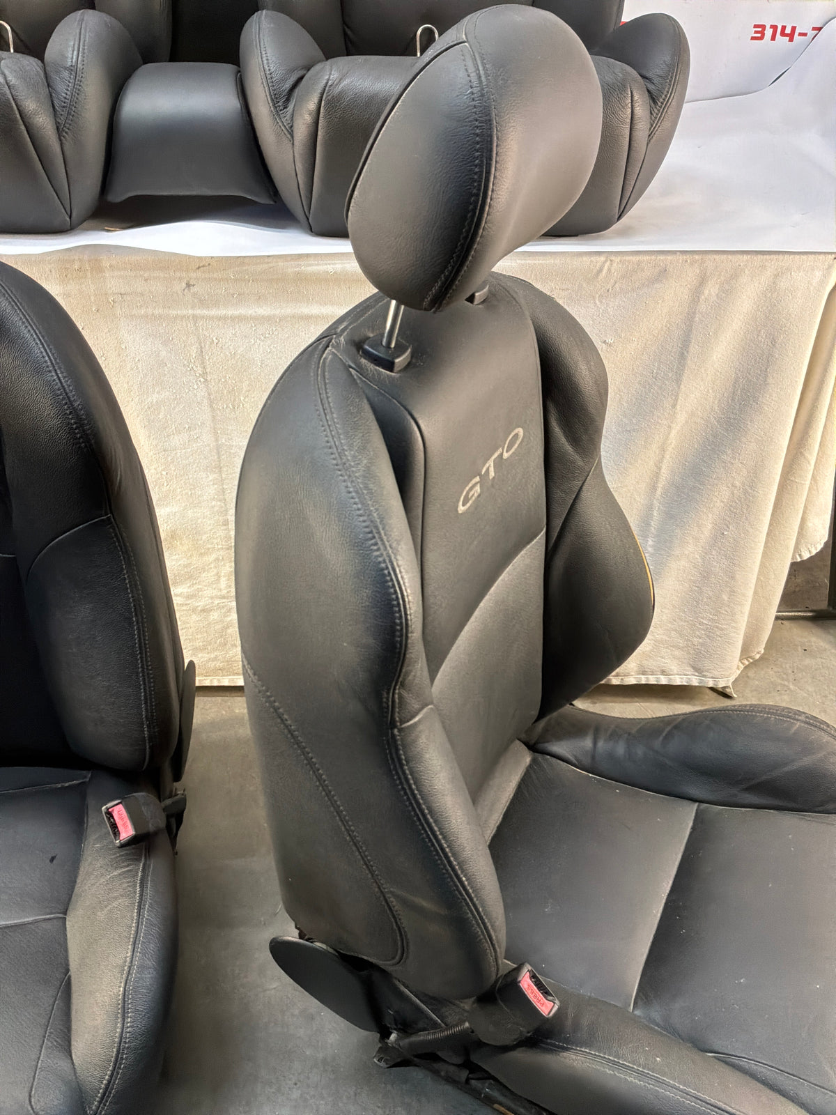 2006 Pontiac GTO Seats Front and Rears Black Leather OEM