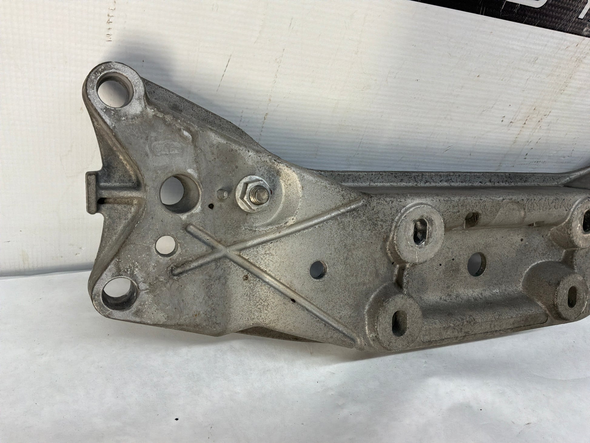 Transmission crossmember Bruce - Day's Parts Yard