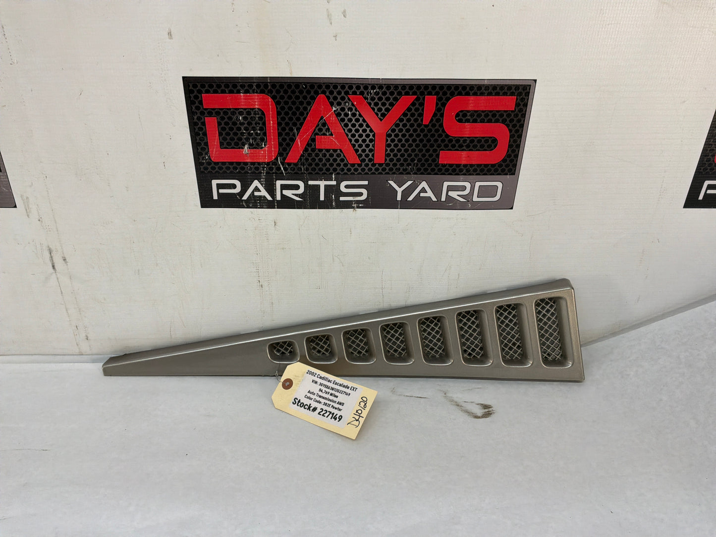 2002 Cadillac Escalade EXT LH Driver Water Drain Deflector Trim Panel OEM