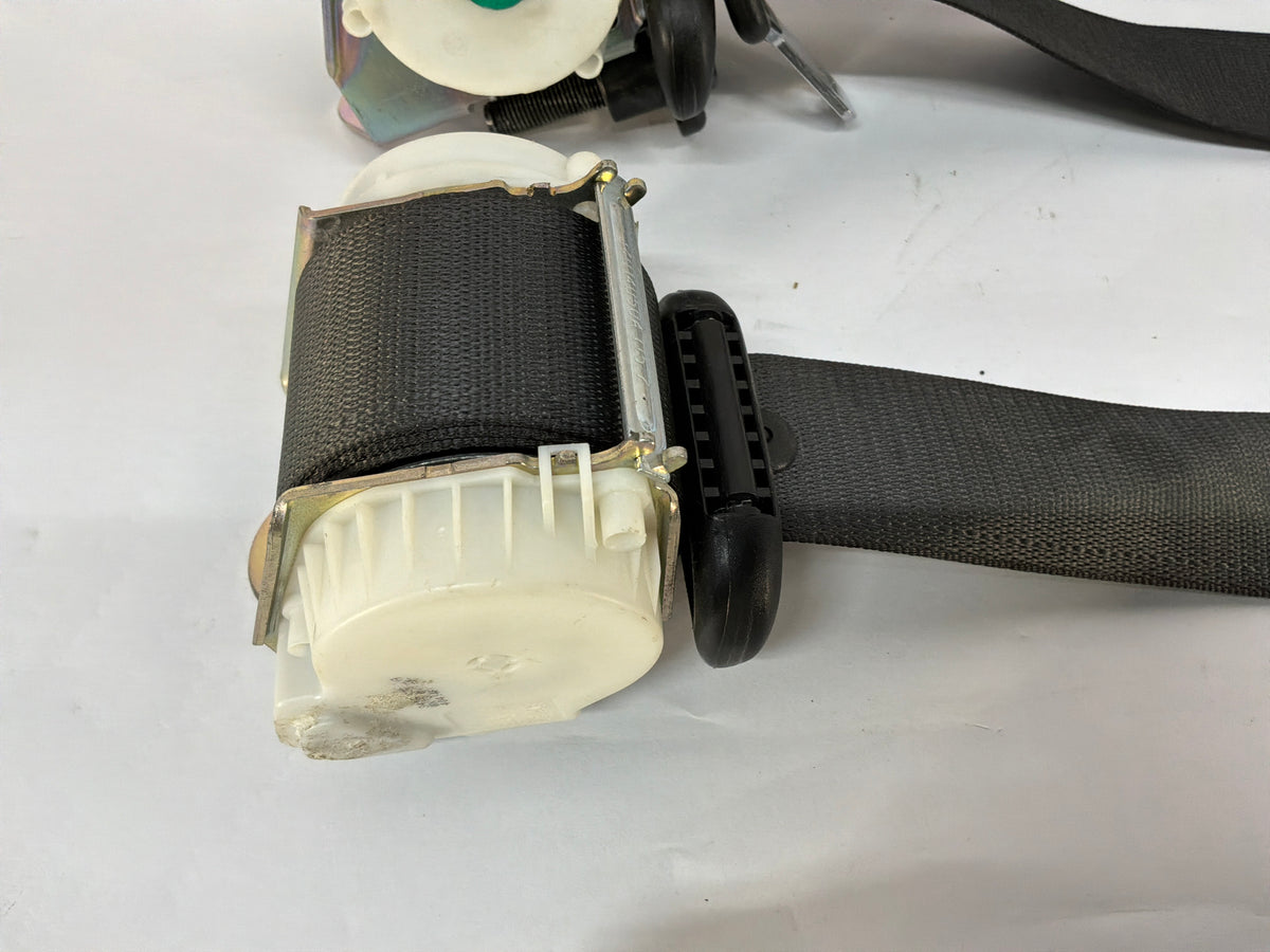 2015 Chevy SS Sedan Complete Rear Seat Belt Seatbelt Retractor Set w/ Buckle OEM