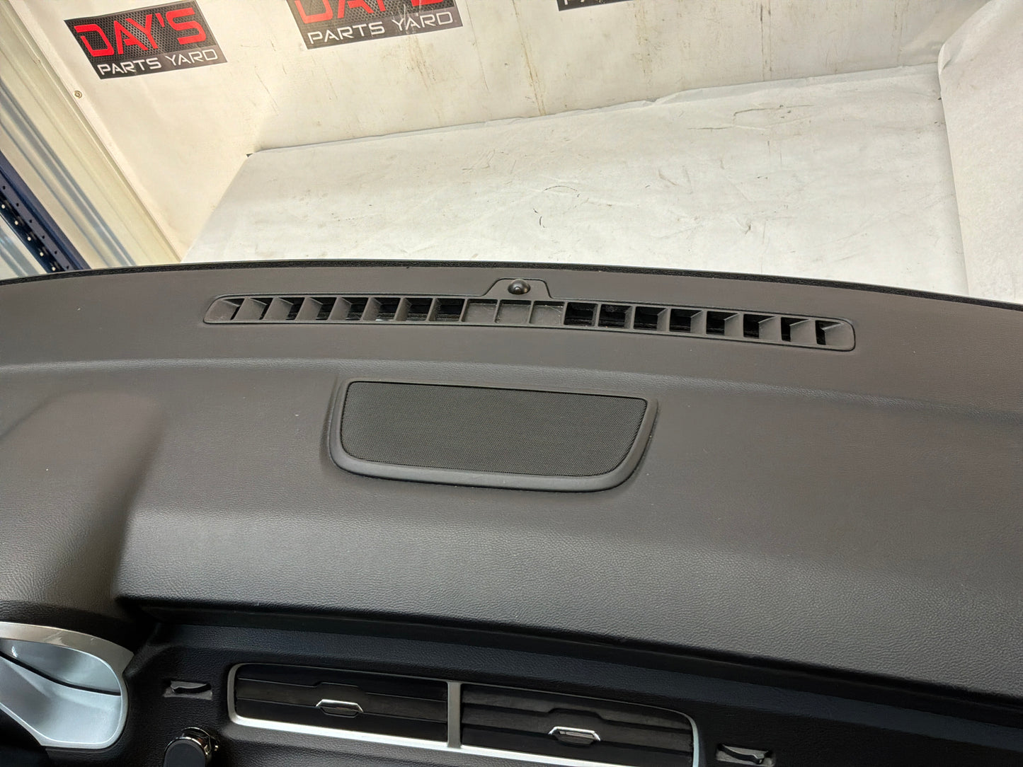 Dash w  enter console and Shifter - Day's Parts Yard