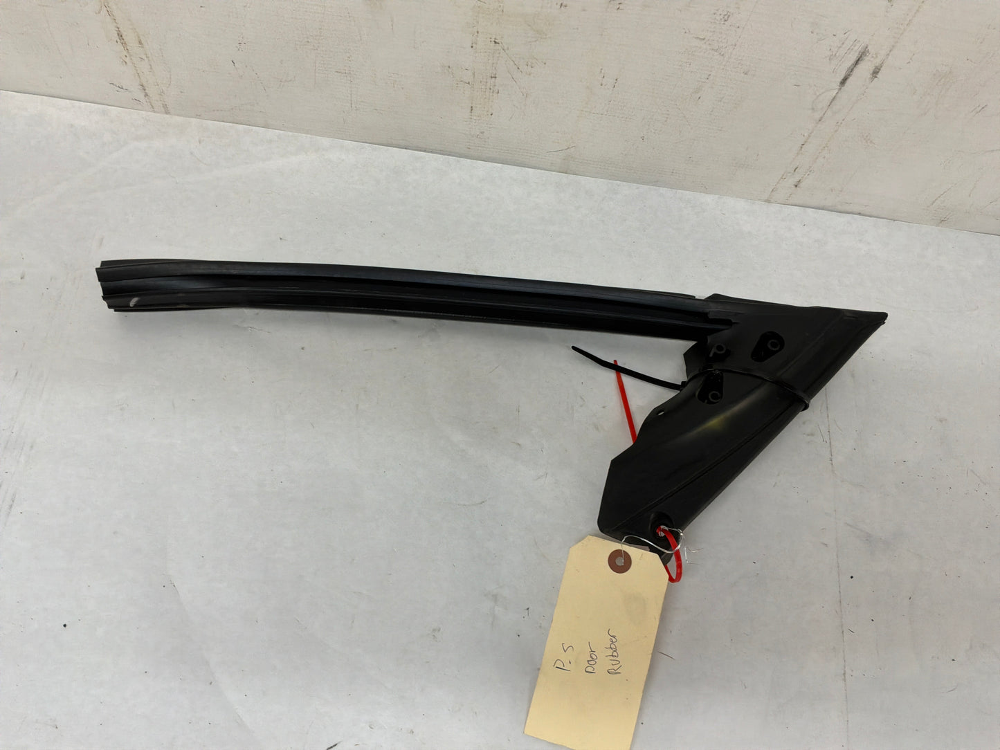 Rh door rubber seal - Day's Parts Yard