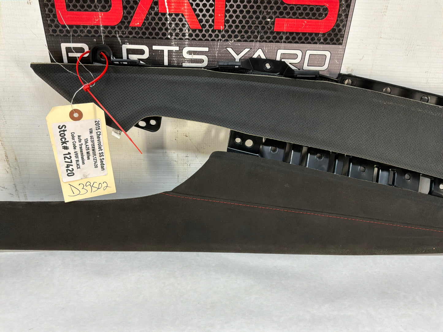 Center console trim - Day's Parts Yard