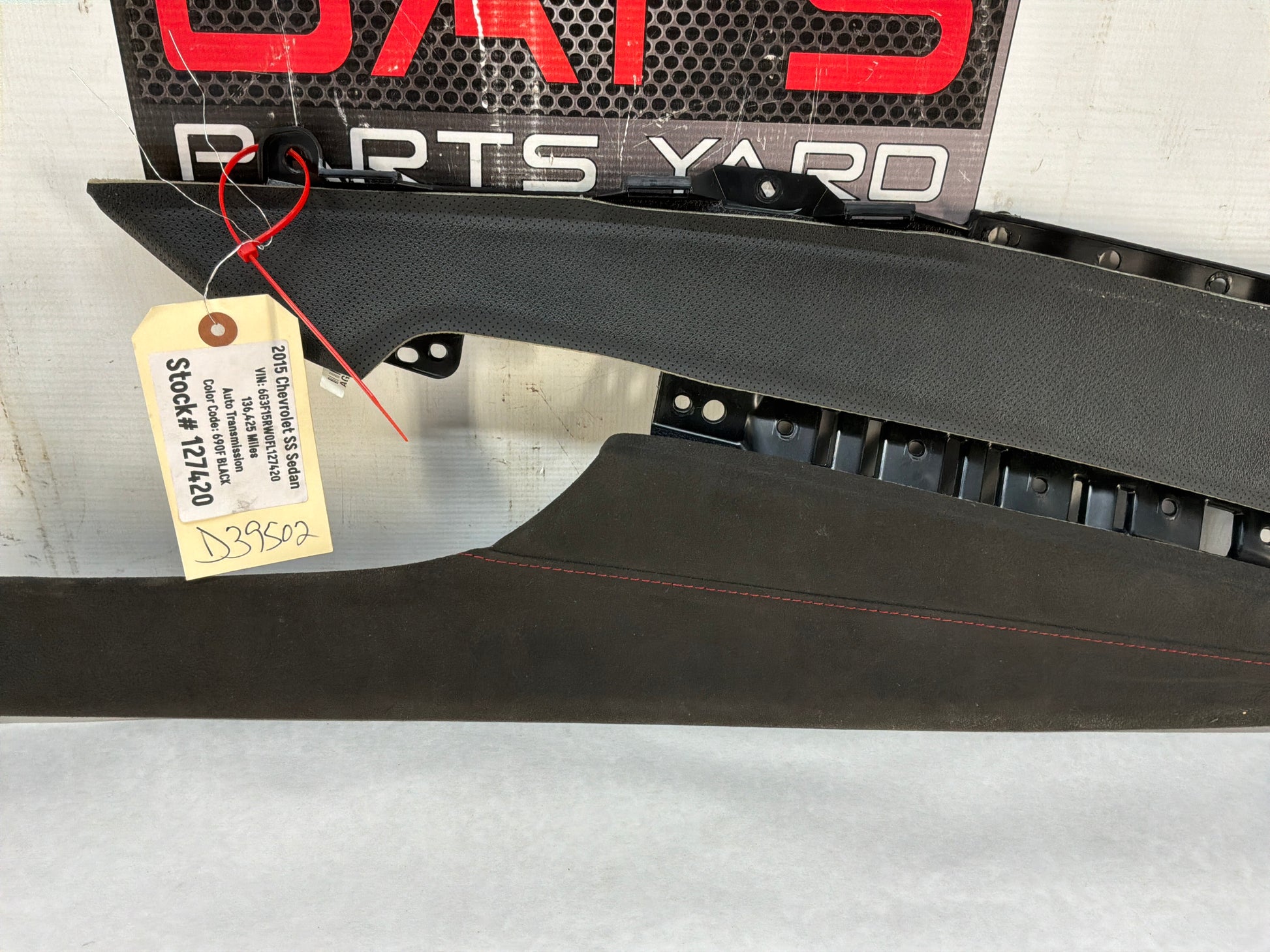 Center console trim - Day's Parts Yard