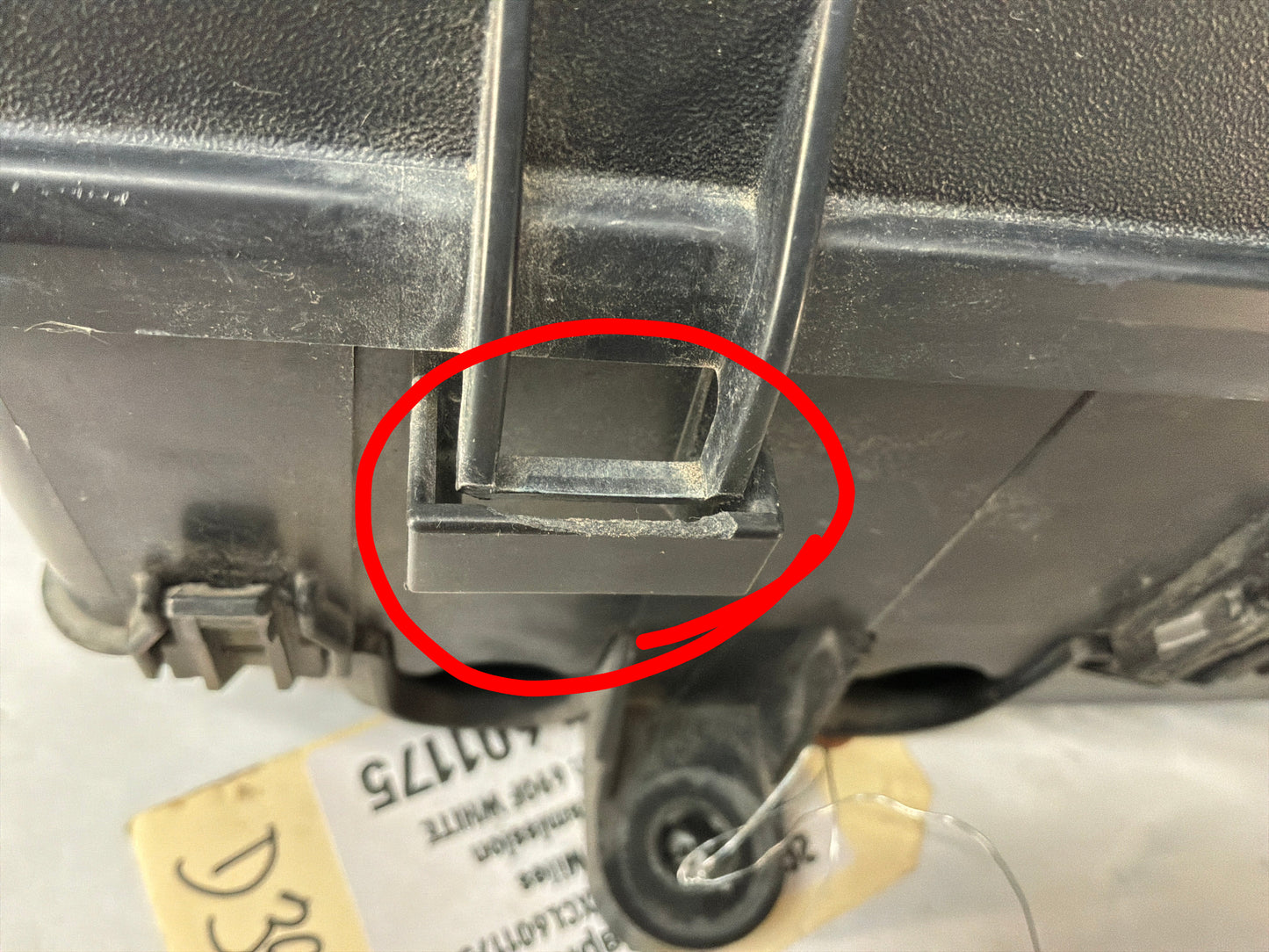 Fuse box w lid - Day's Parts Yard