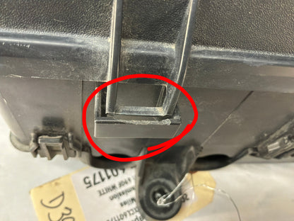 Fuse box w lid - Day's Parts Yard