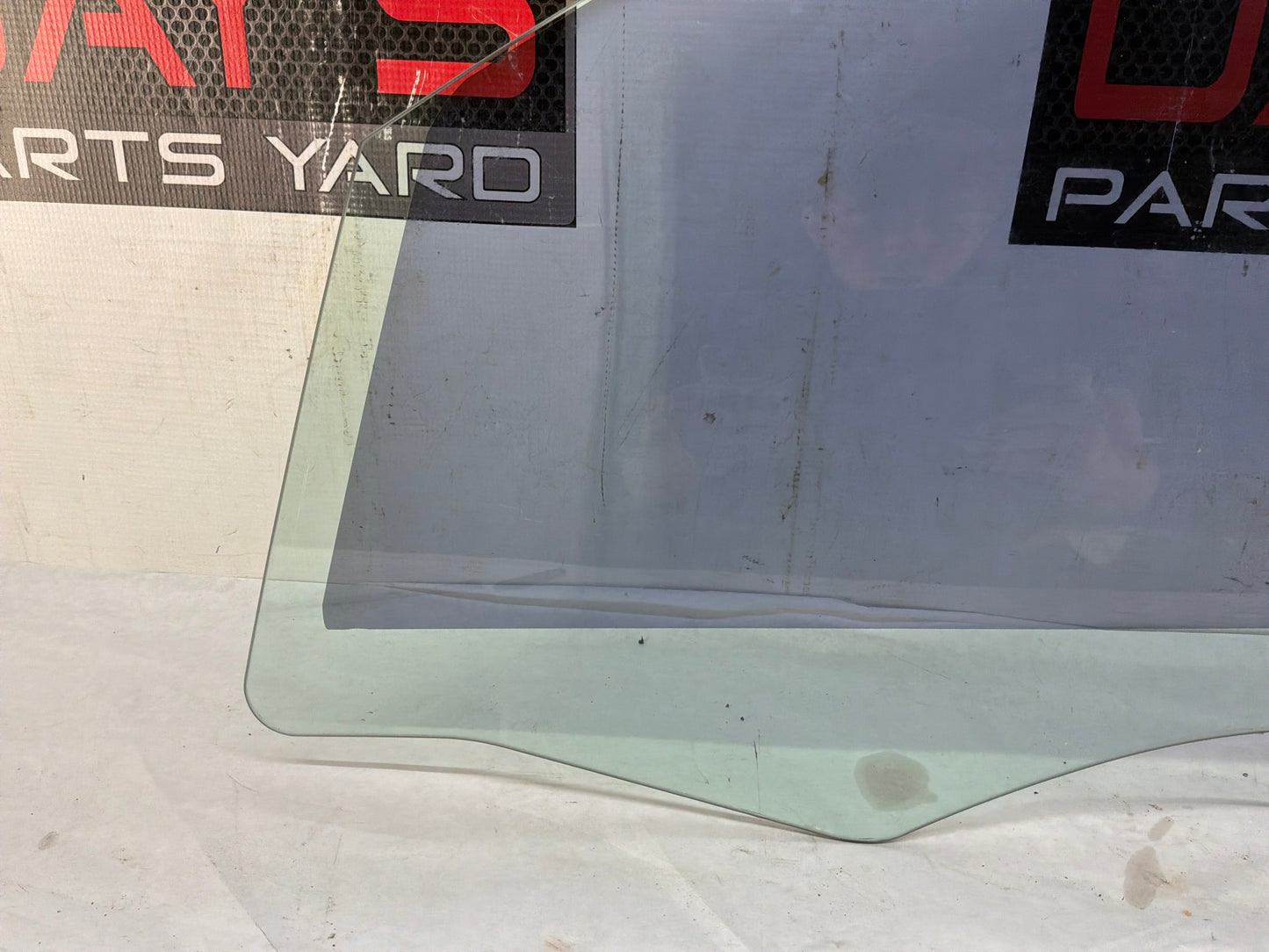 2008 Pontiac G8 GT LH Driver Front Door Window Glass OEM