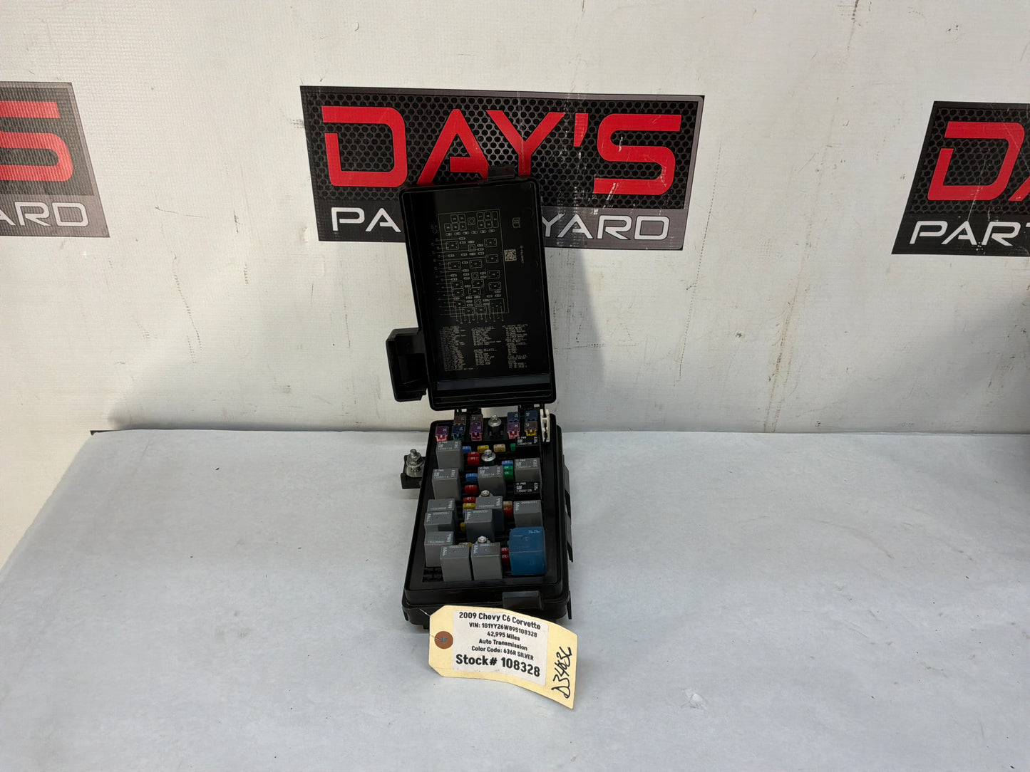 Fuse box - Day's Parts Yard
