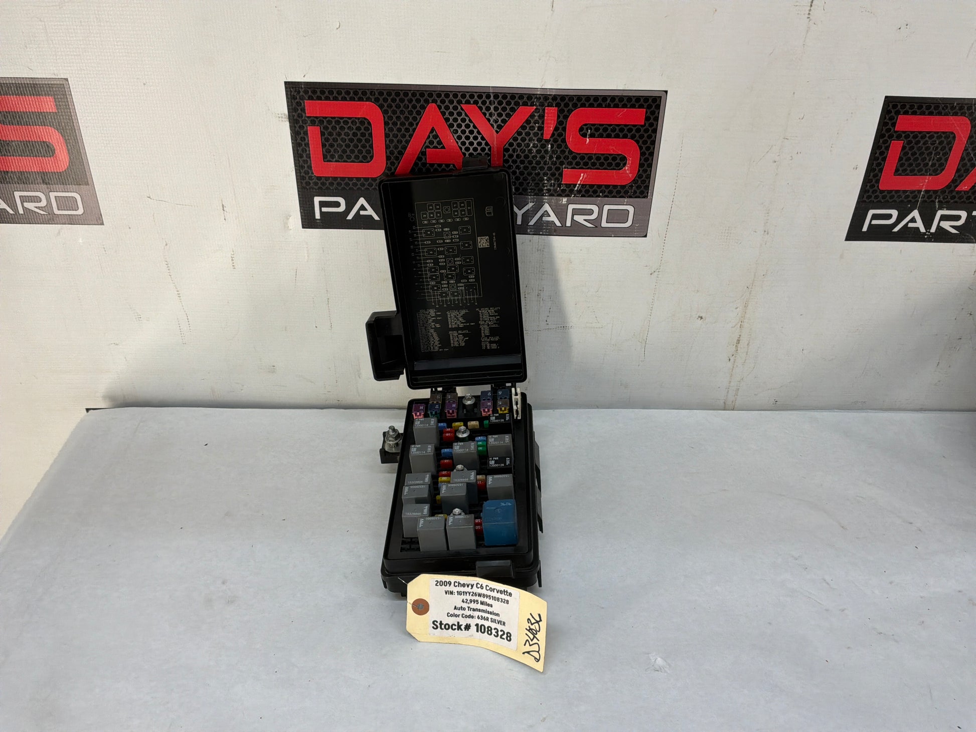 Fuse box - Day's Parts Yard
