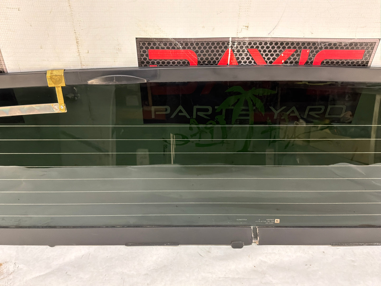 2012 Chevy Avalanche Rear Back Midgate Cargo Window Glass Panel OEM