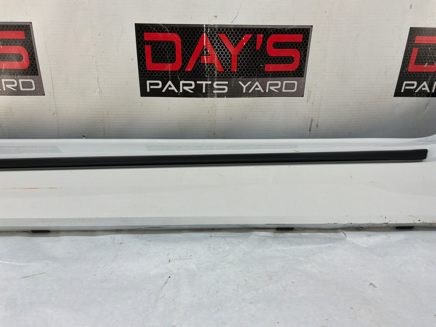 2023 Chevy Camaro SS LH Driver Rocker Molding Side Skirt Trim White OEM