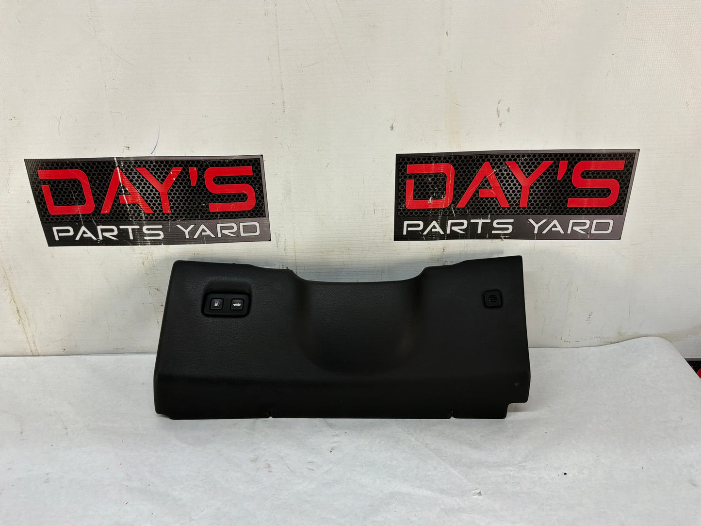 Knee bolster - Day's Parts Yard