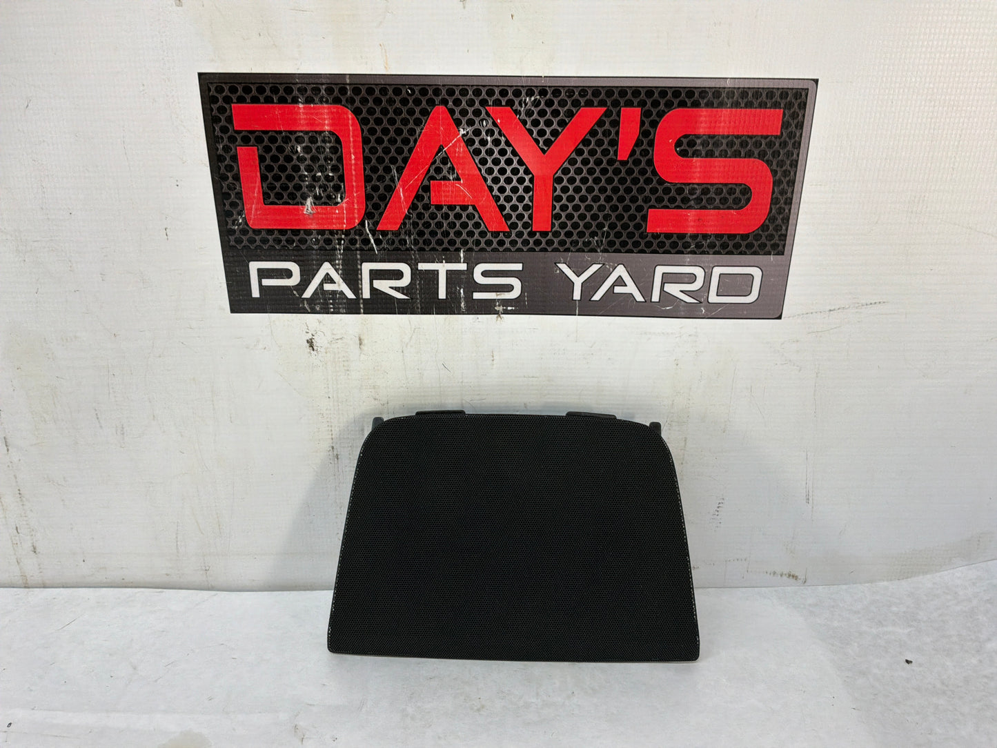 2008 Pontiac G8 GT Center Dash Radio Bezel Speaker Cover Grille OEM