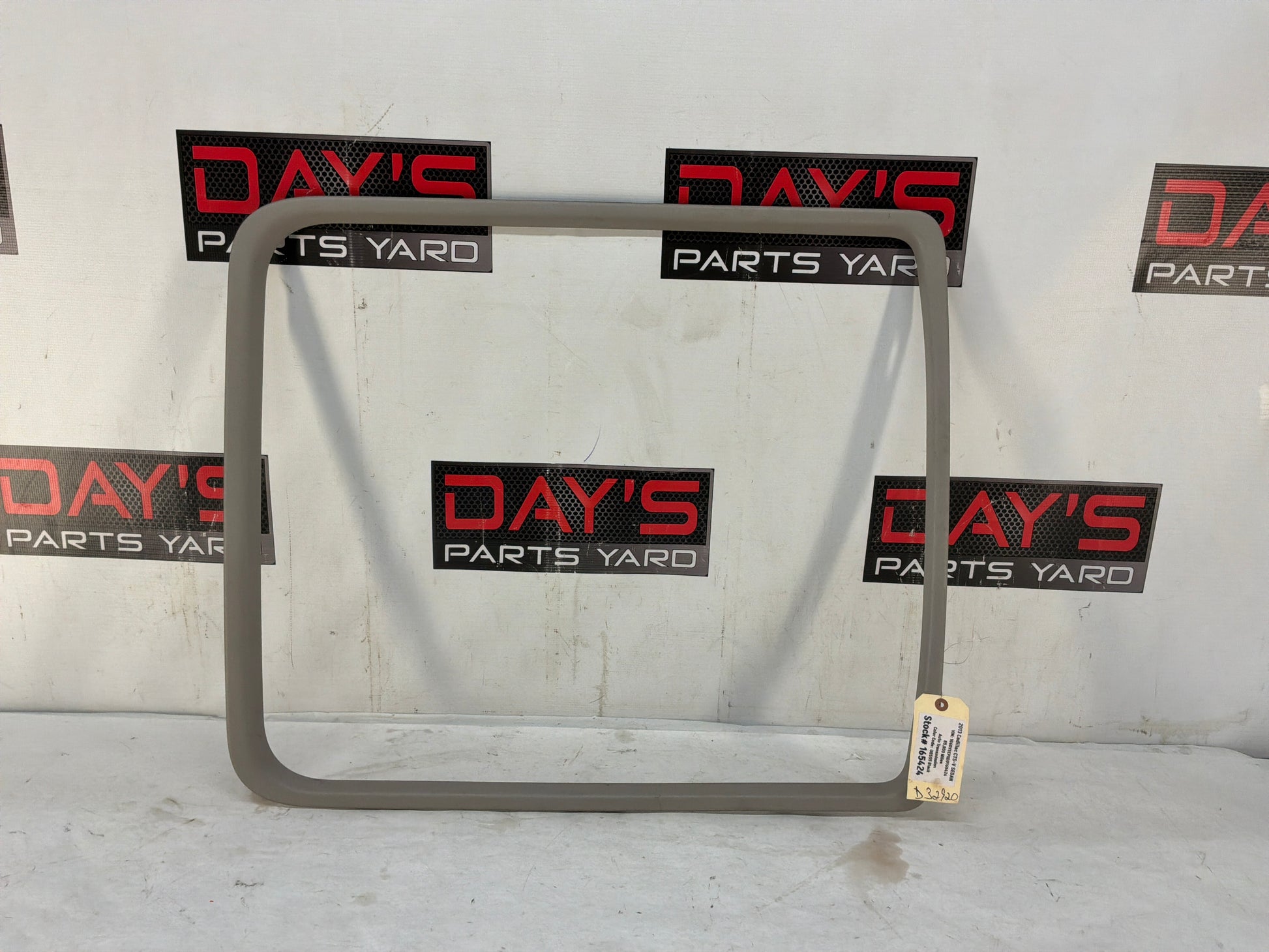 Sun roof trim - Day's Parts Yard