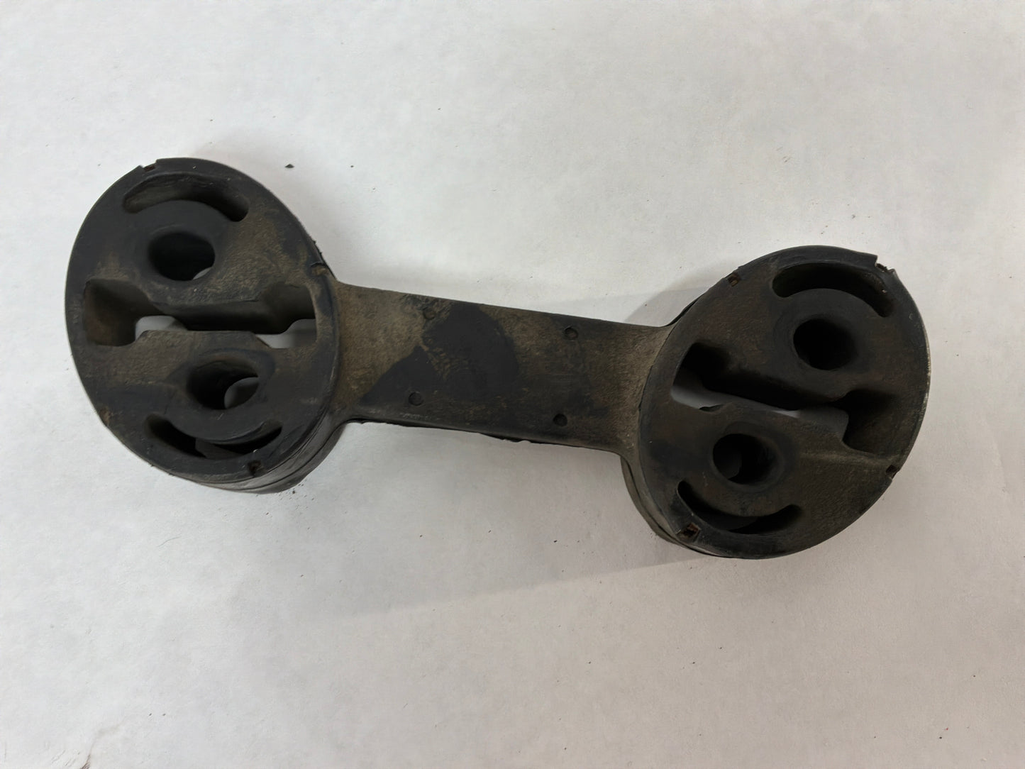 2014 Chevy Camaro SS RH & LH Exhaust Muffler Rubber Hangers Mounts Brackets OEM