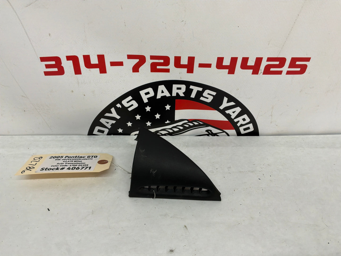 2005 Pontiac GTO RH Passenger Defrost Trim Door Vent Triangle OEM