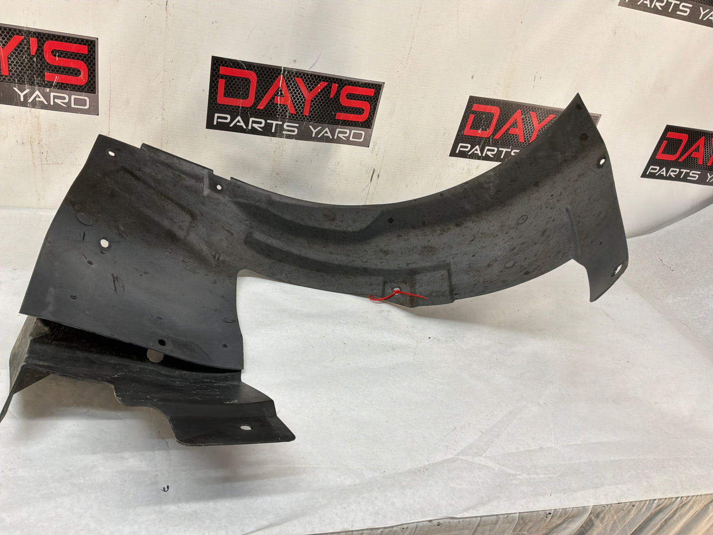 Rh wheel liner - Day's Parts Yard