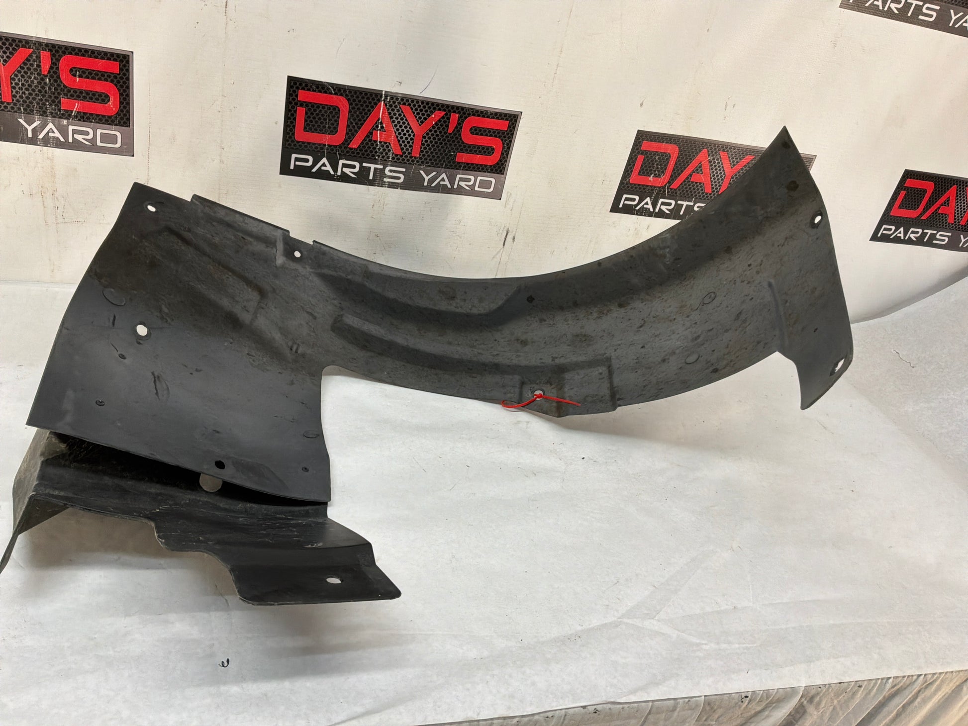 Rh wheel liner - Day's Parts Yard