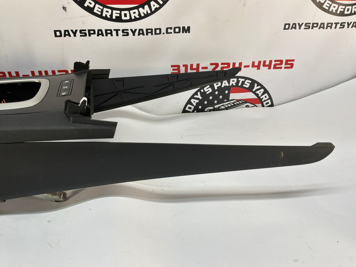 2008 Pontiac G8 GT Center Console w/Shifter OEM