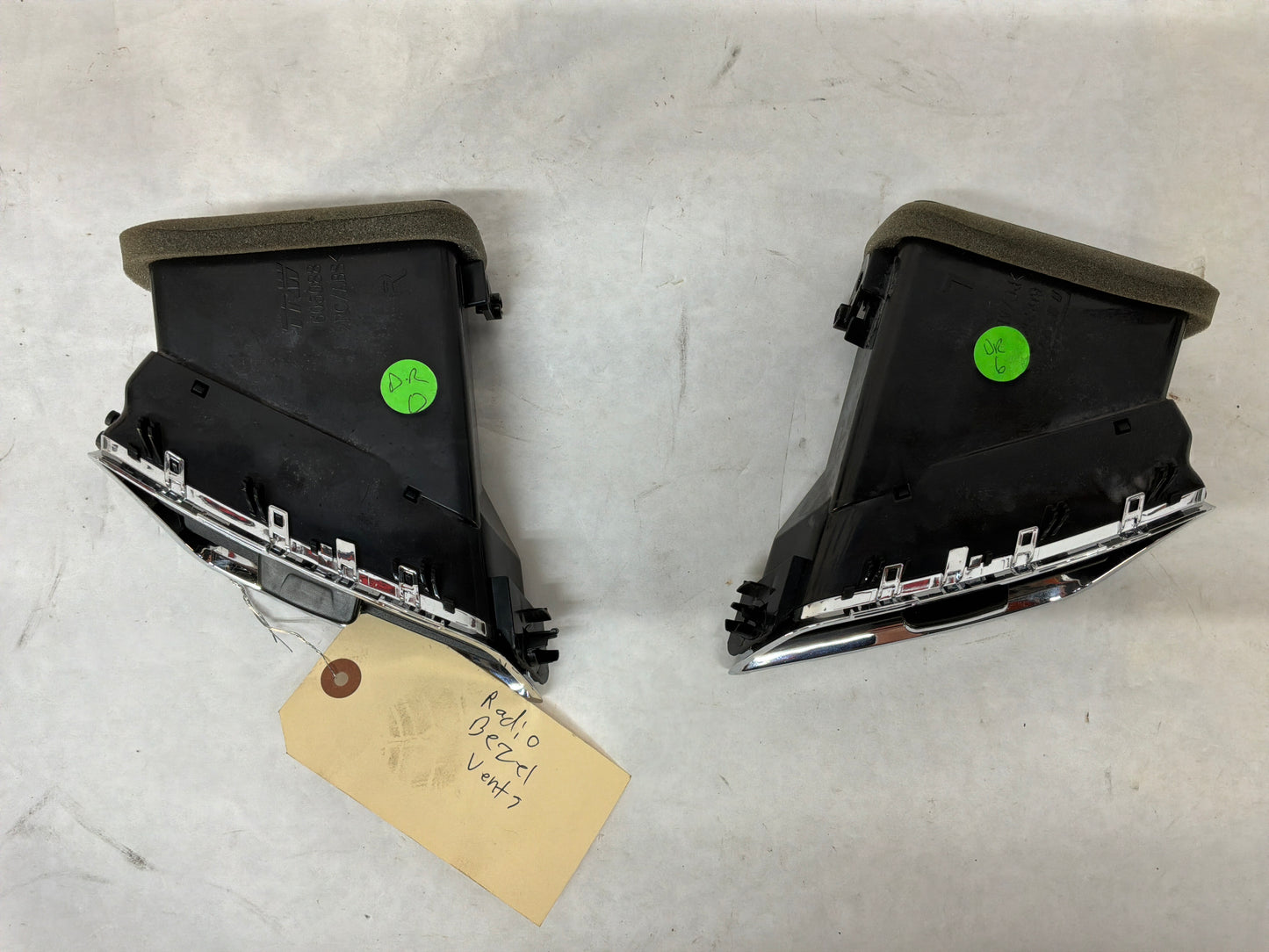 2011 Cadillac CTS-V Coupe Dash HVAC Climate Control Air Vents OEM
