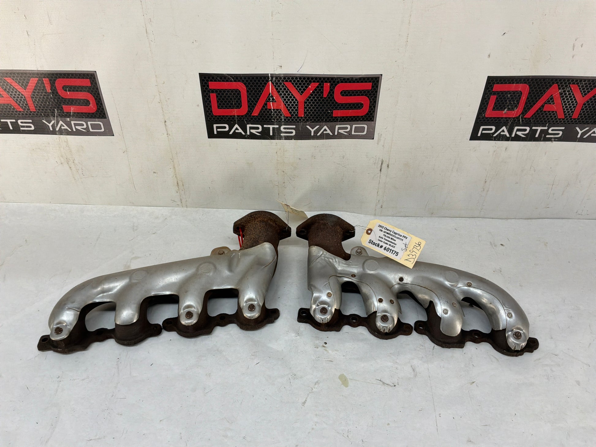 Exhaust manifold - Day's Parts Yard