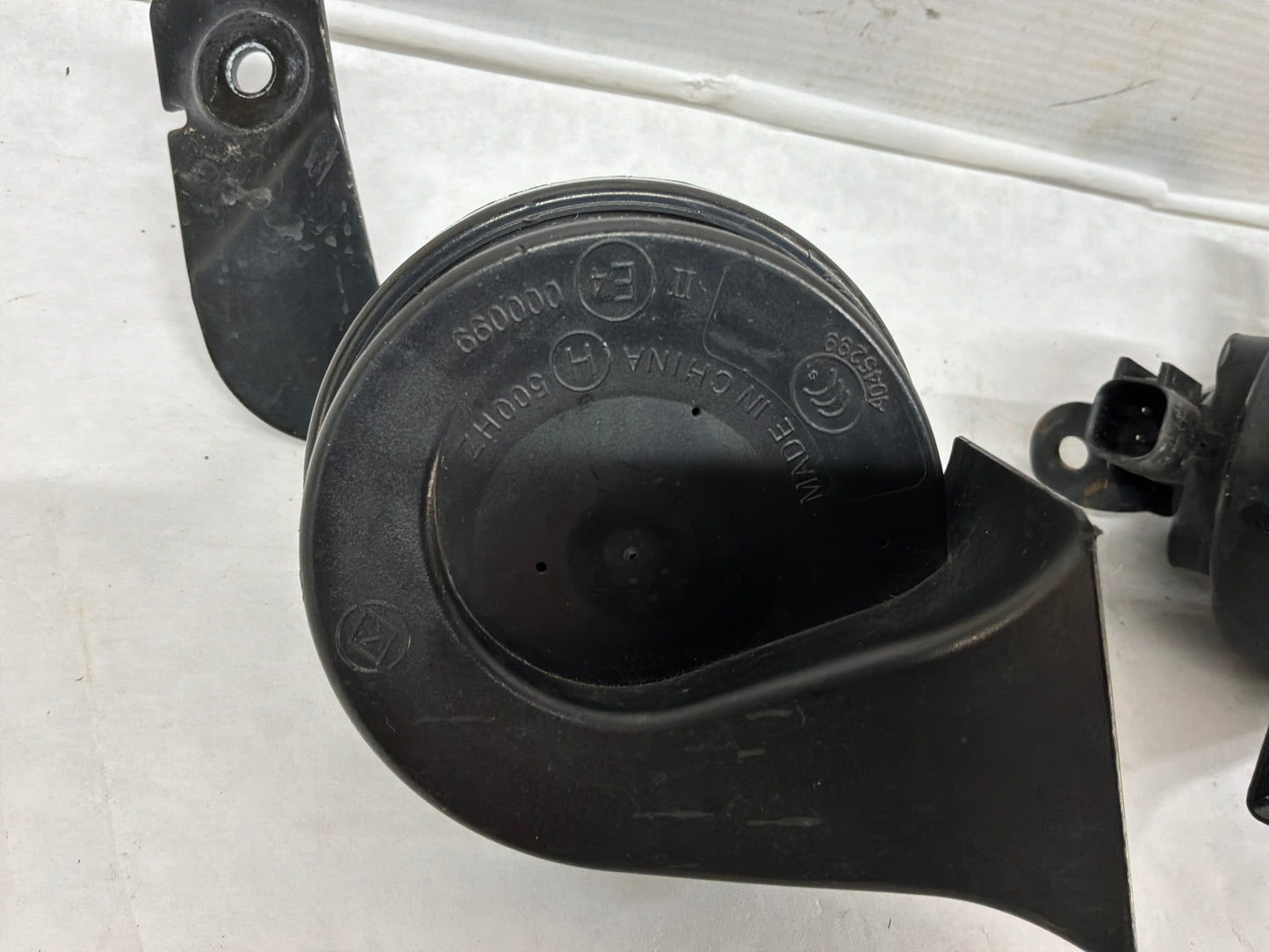2015 Chevy SS Sedan High & Low Horns w/ Brackets OEM