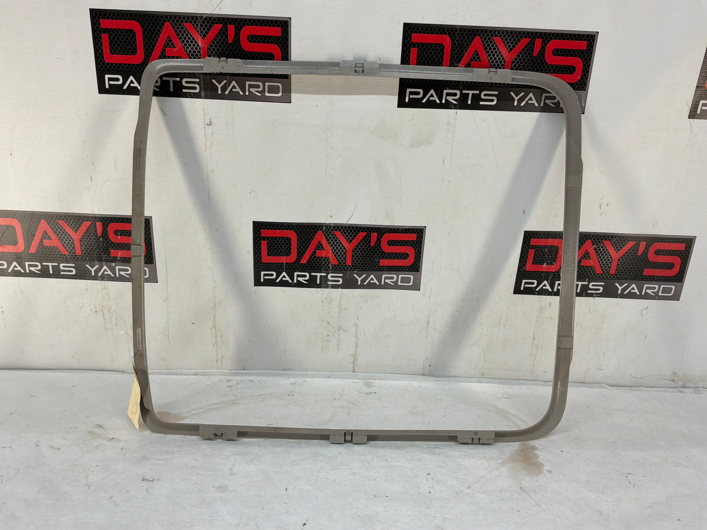 Sun roof trim - Day's Parts Yard