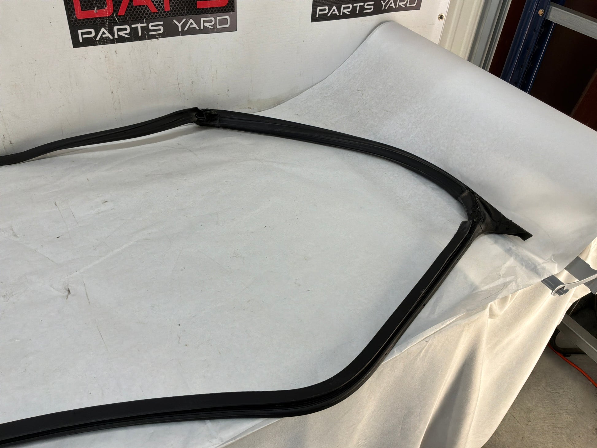 Lh door seal - Day's Parts Yard
