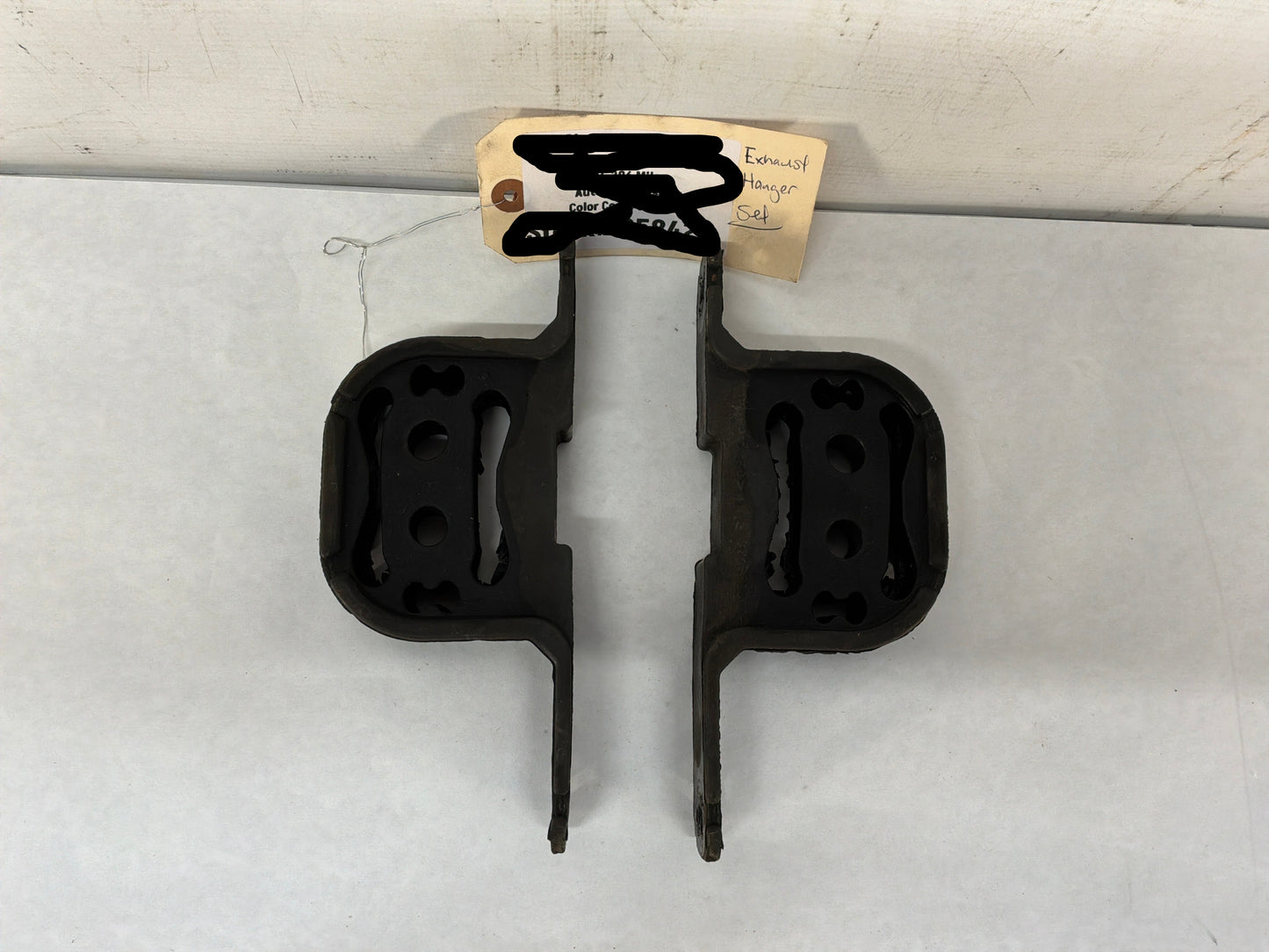 2009 Pontiac G8 GT Exhaust Muffler Hanger Bracket Mount Bushing OEM - Day's Parts Yard