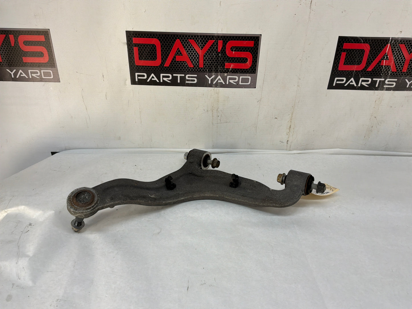 Lh upper control arm - Day's Parts Yard